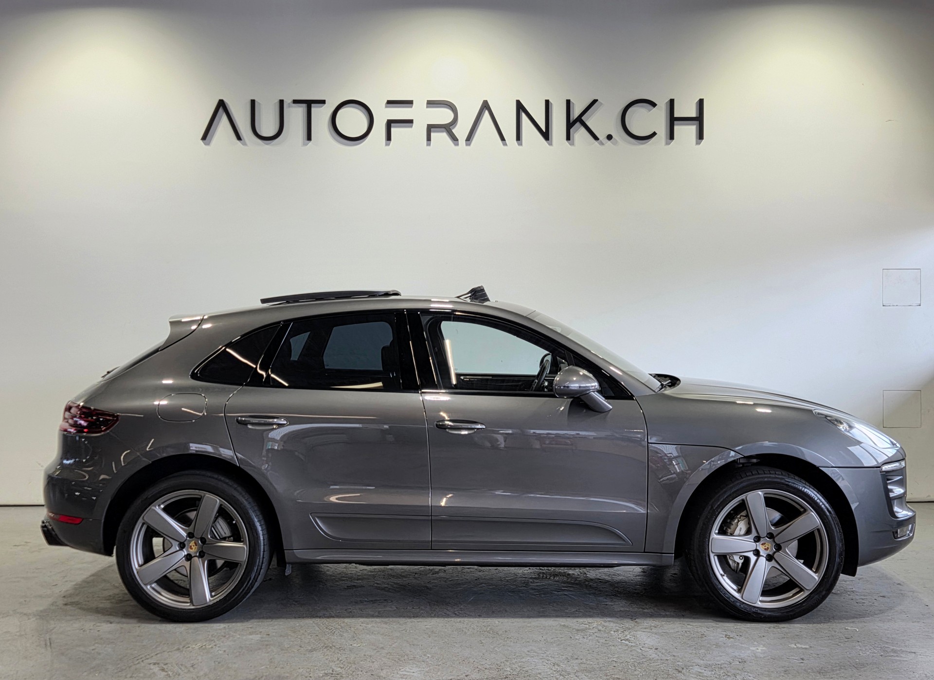 PORSCHE Macan 3.0 V6 S Diesel-showroom-element-1