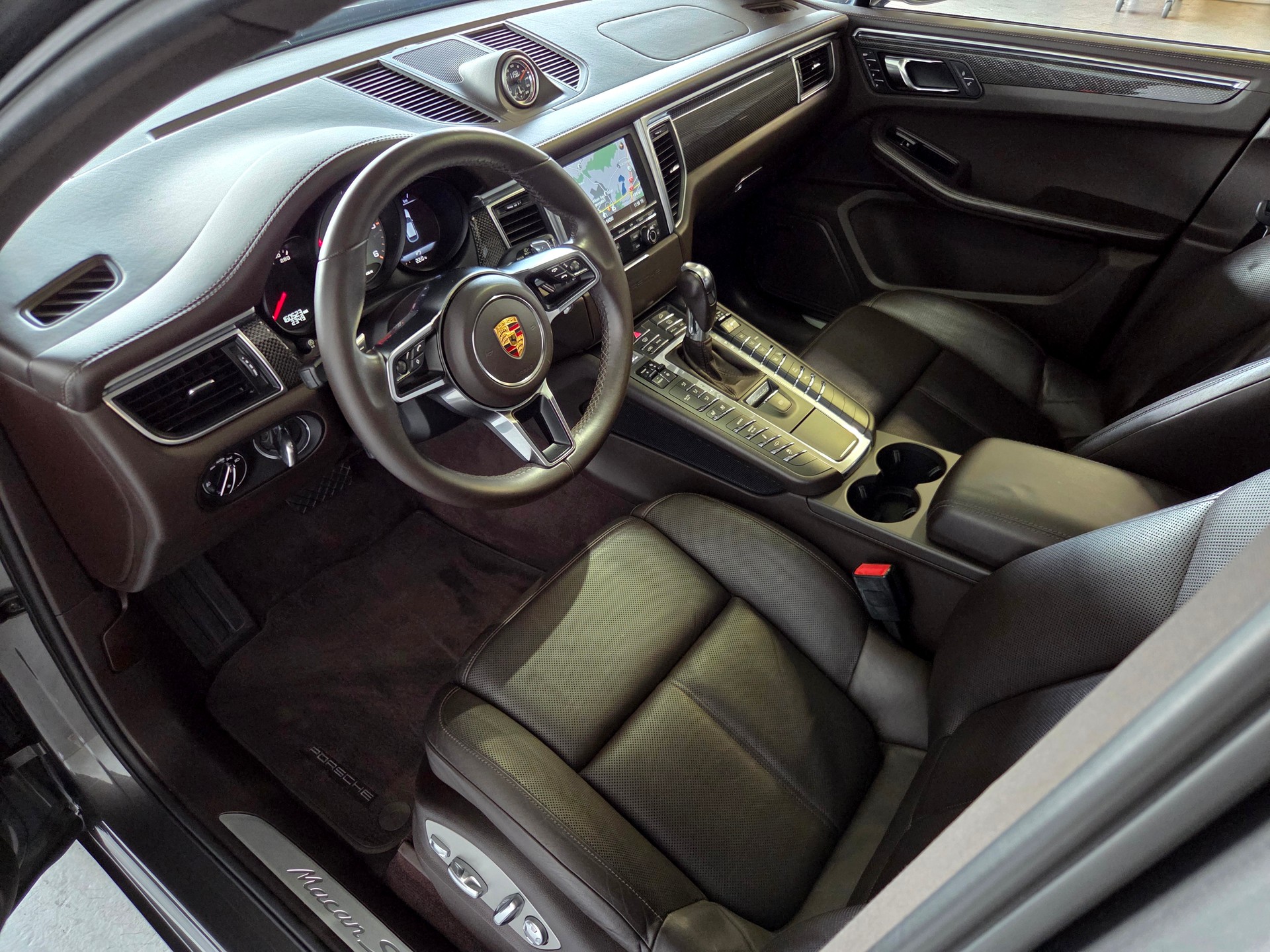 PORSCHE Macan 3.0 V6 S Diesel-showroom-element-3