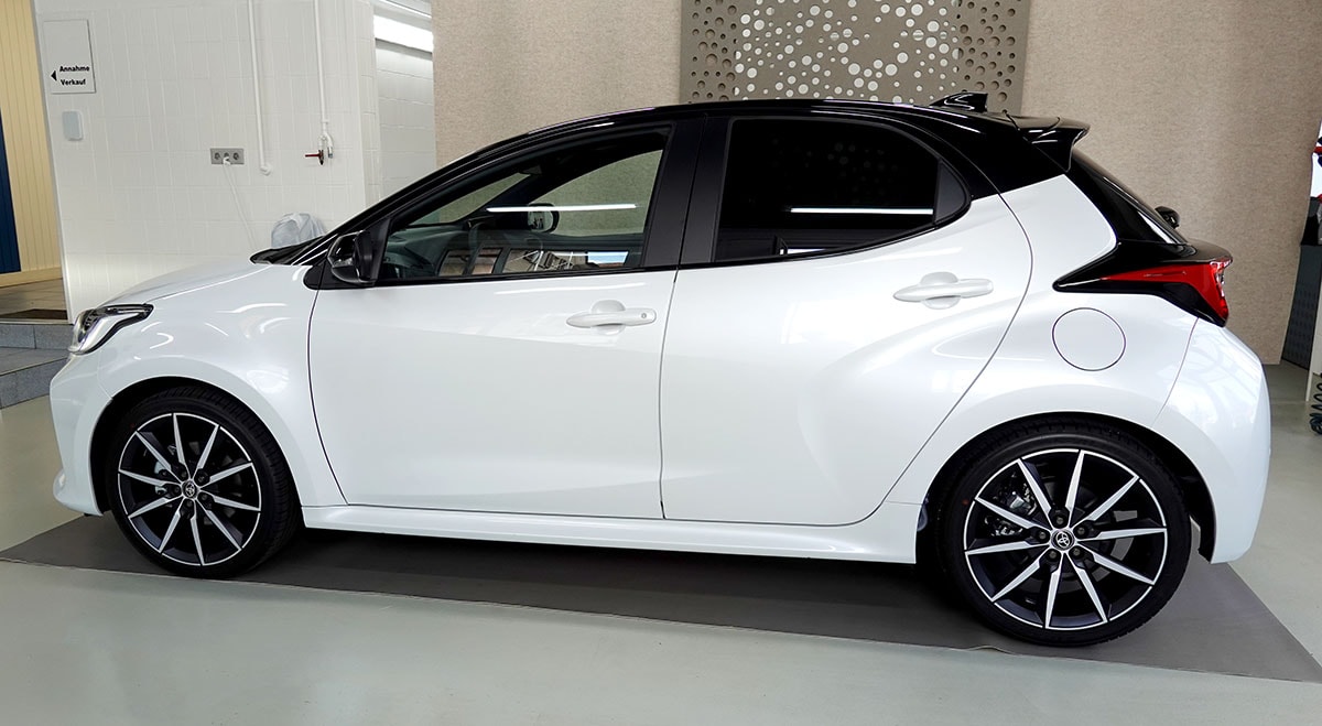 TOYOTA Yaris 1.5 GR Sport e-CVT-showroom-element-1