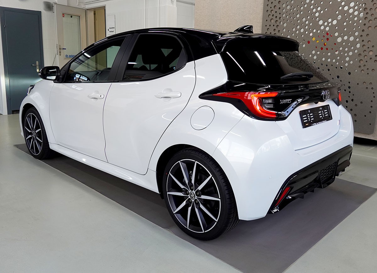TOYOTA Yaris 1.5 GR Sport e-CVT-showroom-element-2