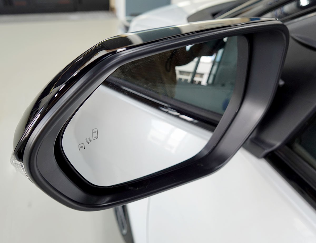 TOYOTA Yaris 1.5 GR Sport e-CVT-image-18