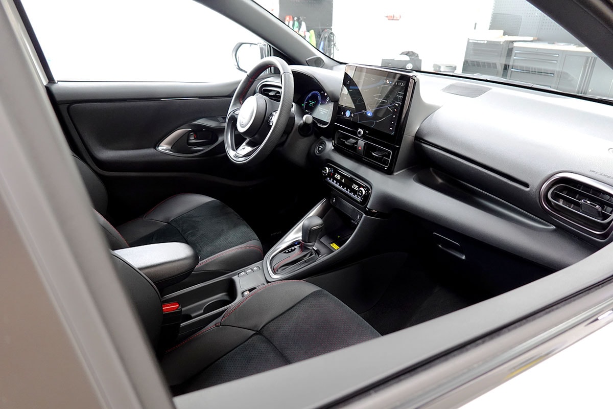 TOYOTA Yaris 1.5 GR Sport e-CVT-image-5