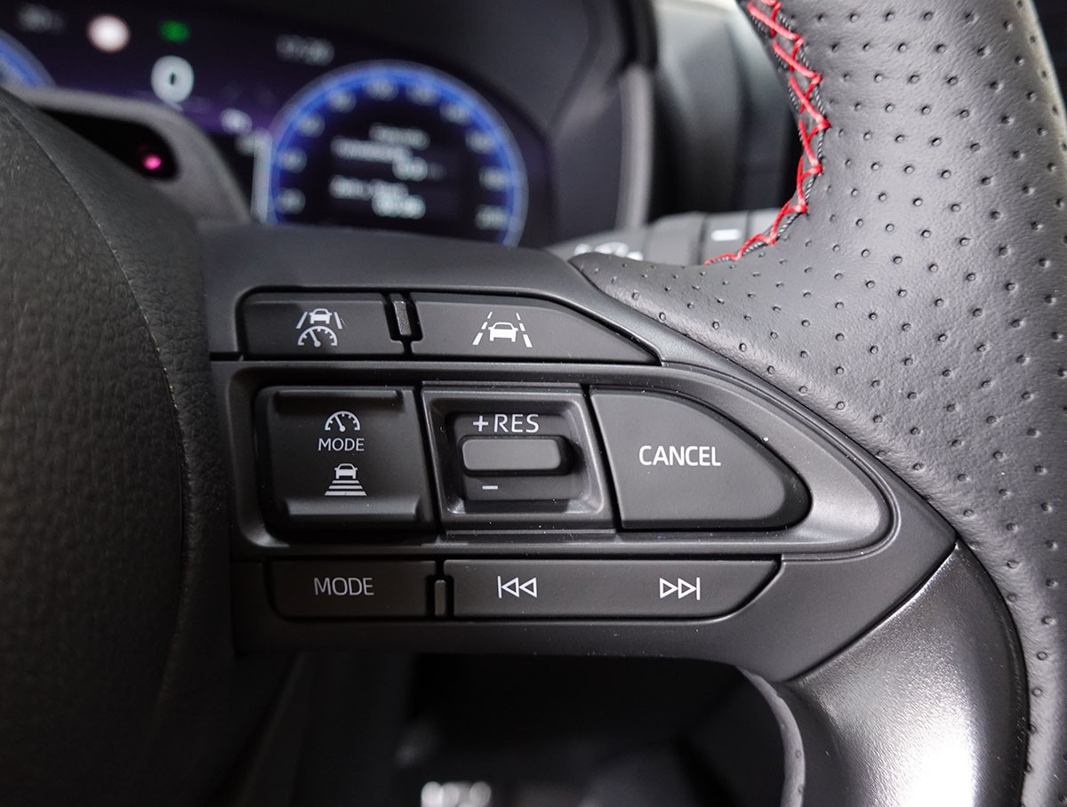 TOYOTA Yaris 1.5 GR Sport e-CVT-image-13