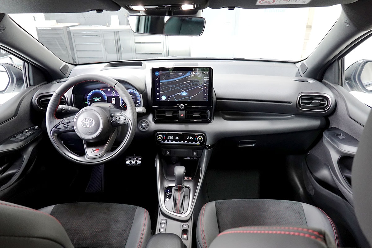 TOYOTA Yaris 1.5 GR Sport e-CVT-image-8