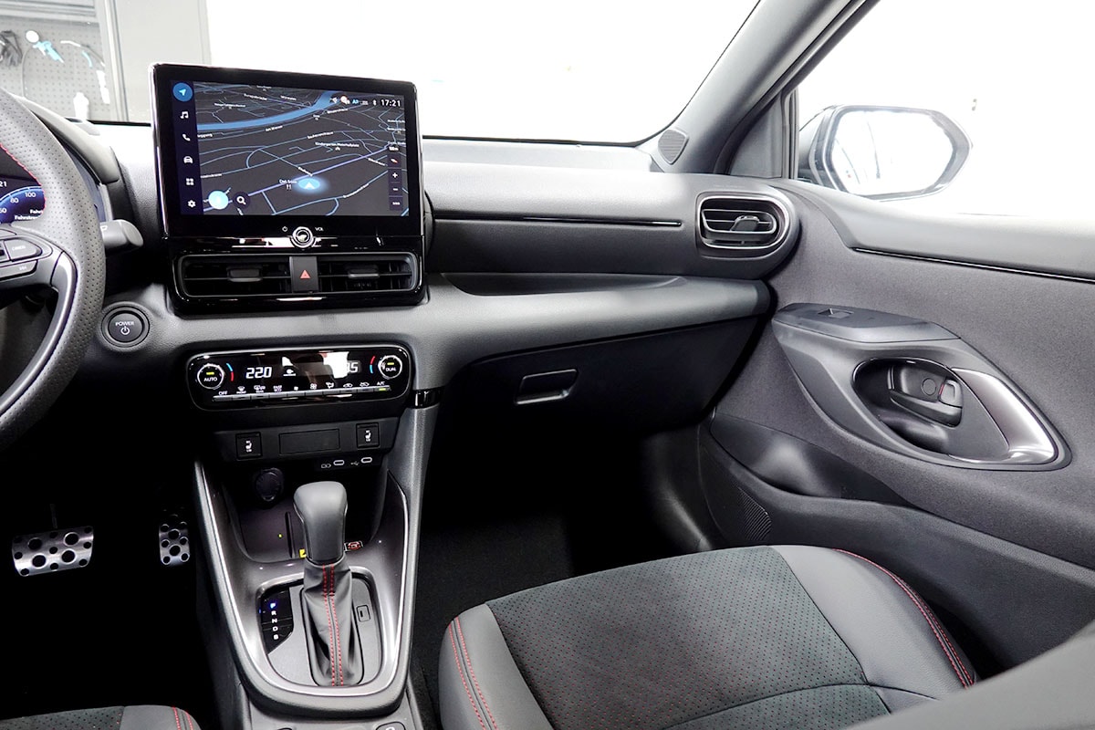 TOYOTA Yaris 1.5 GR Sport e-CVT-image-9