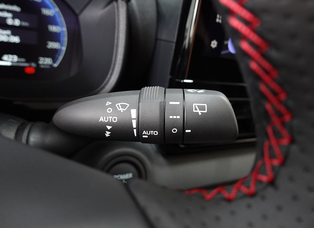 TOYOTA Yaris 1.5 GR Sport e-CVT-image-15