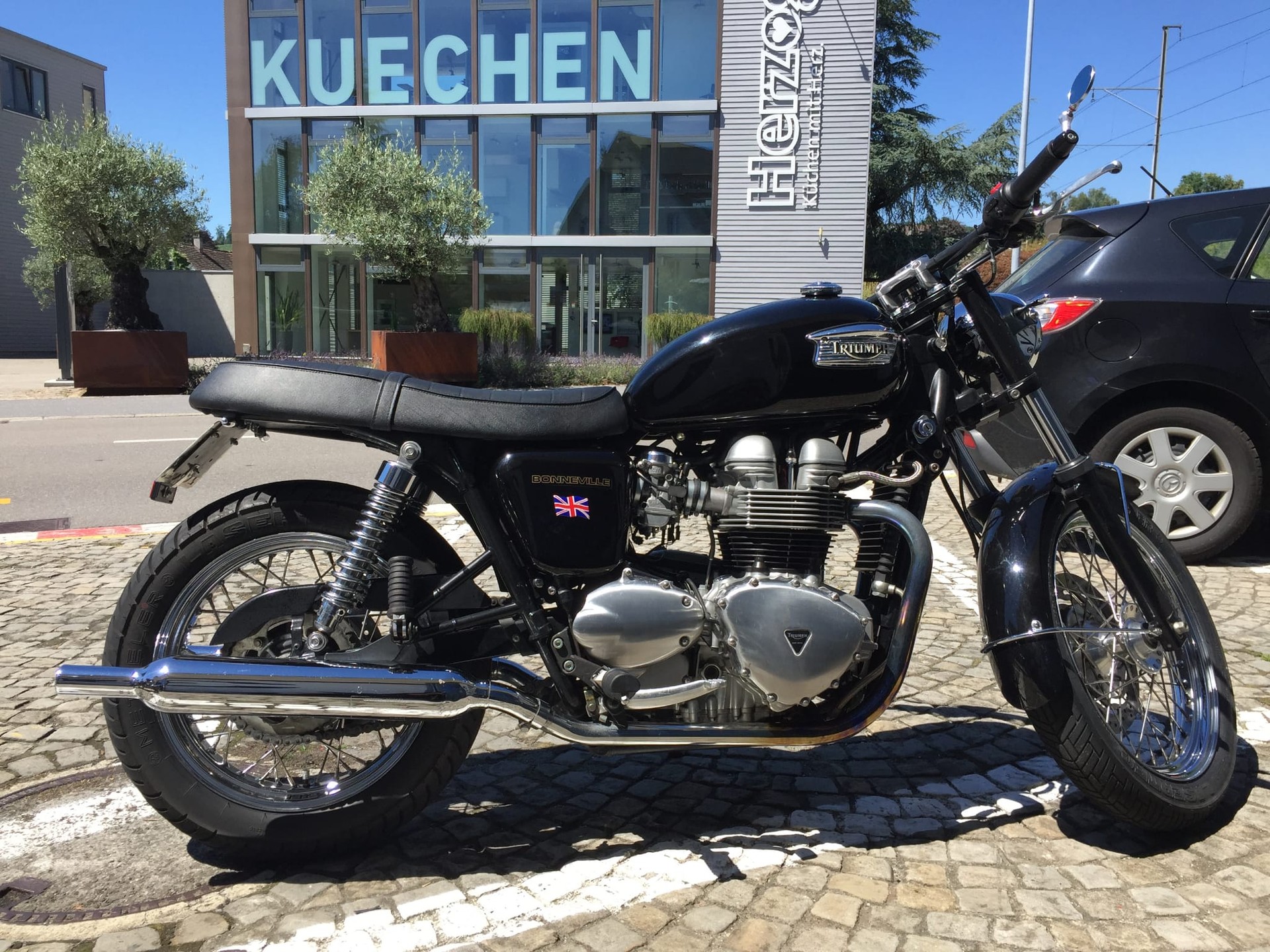 TRIUMPH Bonneville 800-image-1