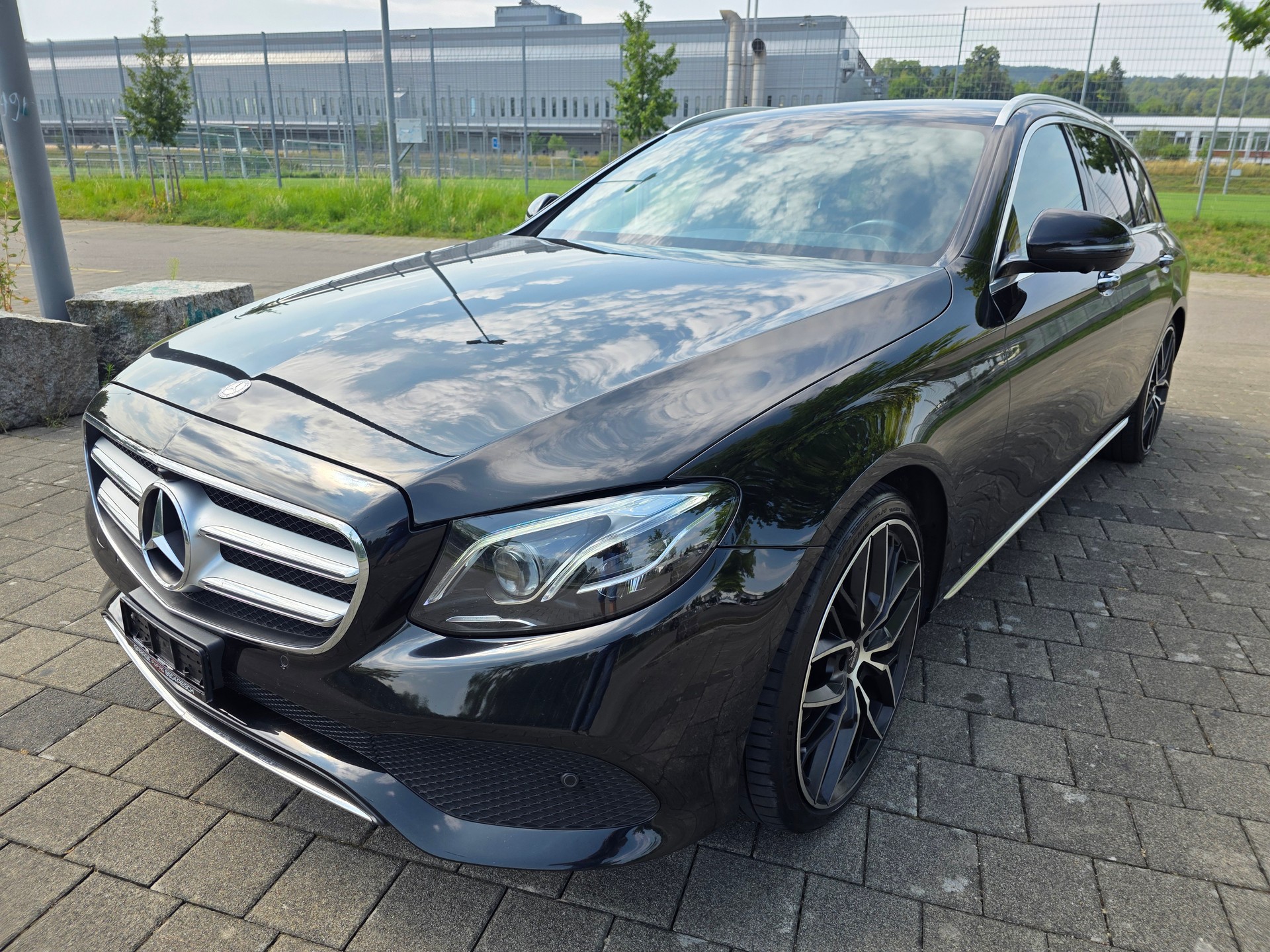 MERCEDES-BENZ E 200 Avantgarde 4 Matic 9G-Tronic