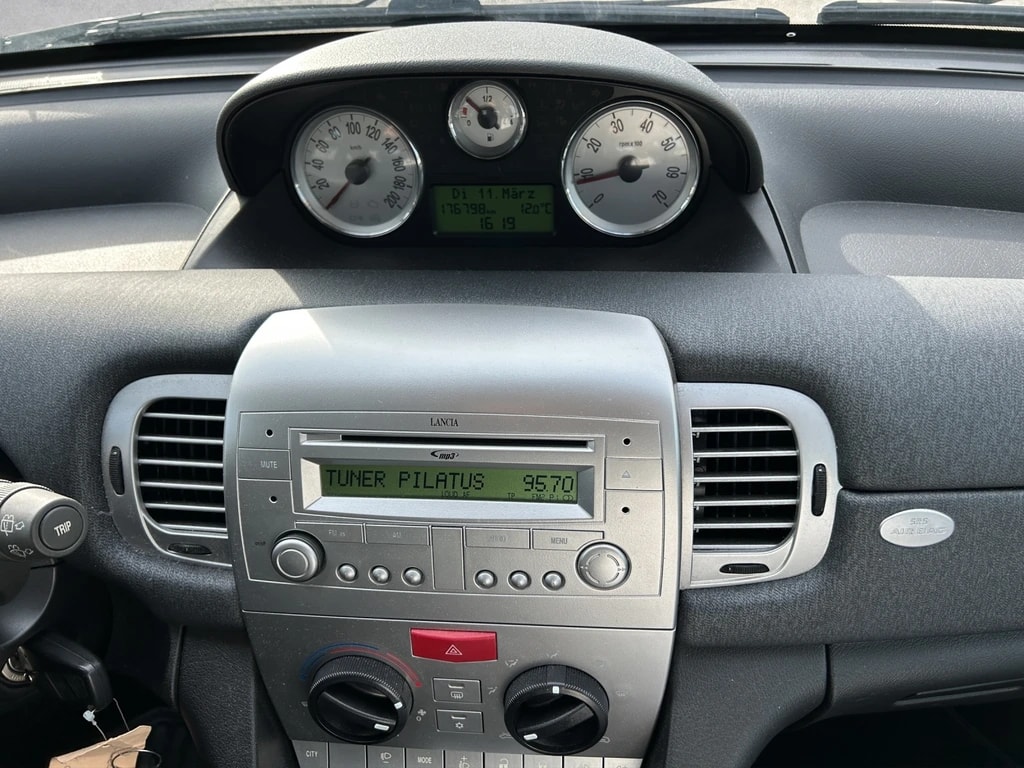 LANCIA Ypsilon 1.4 Swiss Edition-image-11