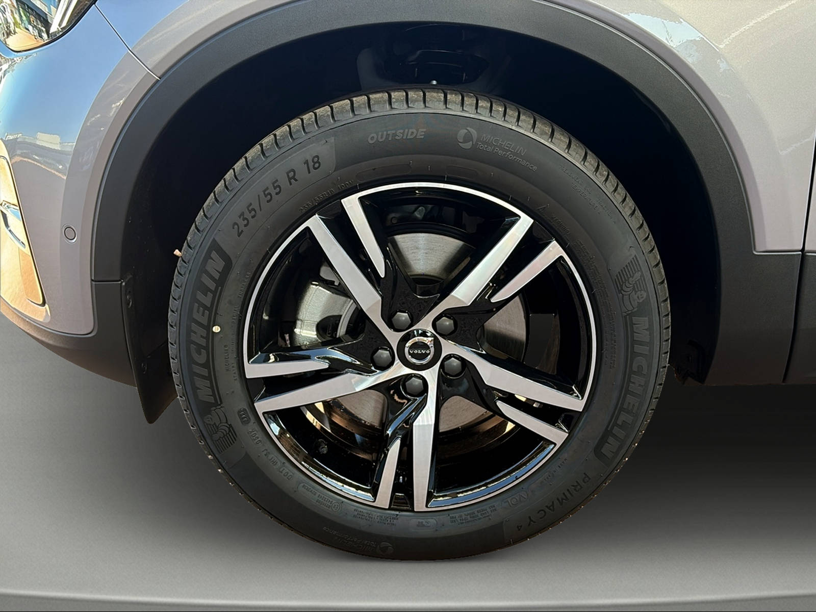 VOLVO XC40 B3 Benzin Mild Hybrid Plus Dark DCT-showroom-element-2