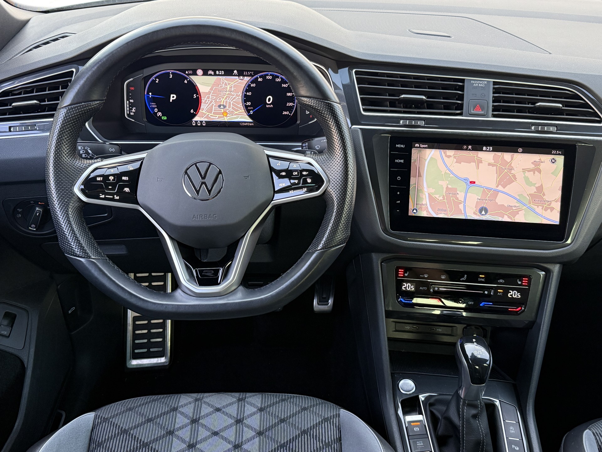 VW Tiguan 2.0 TDI SCR R-Line 4Motion DSG mit AHK / Neues Modell-image-26