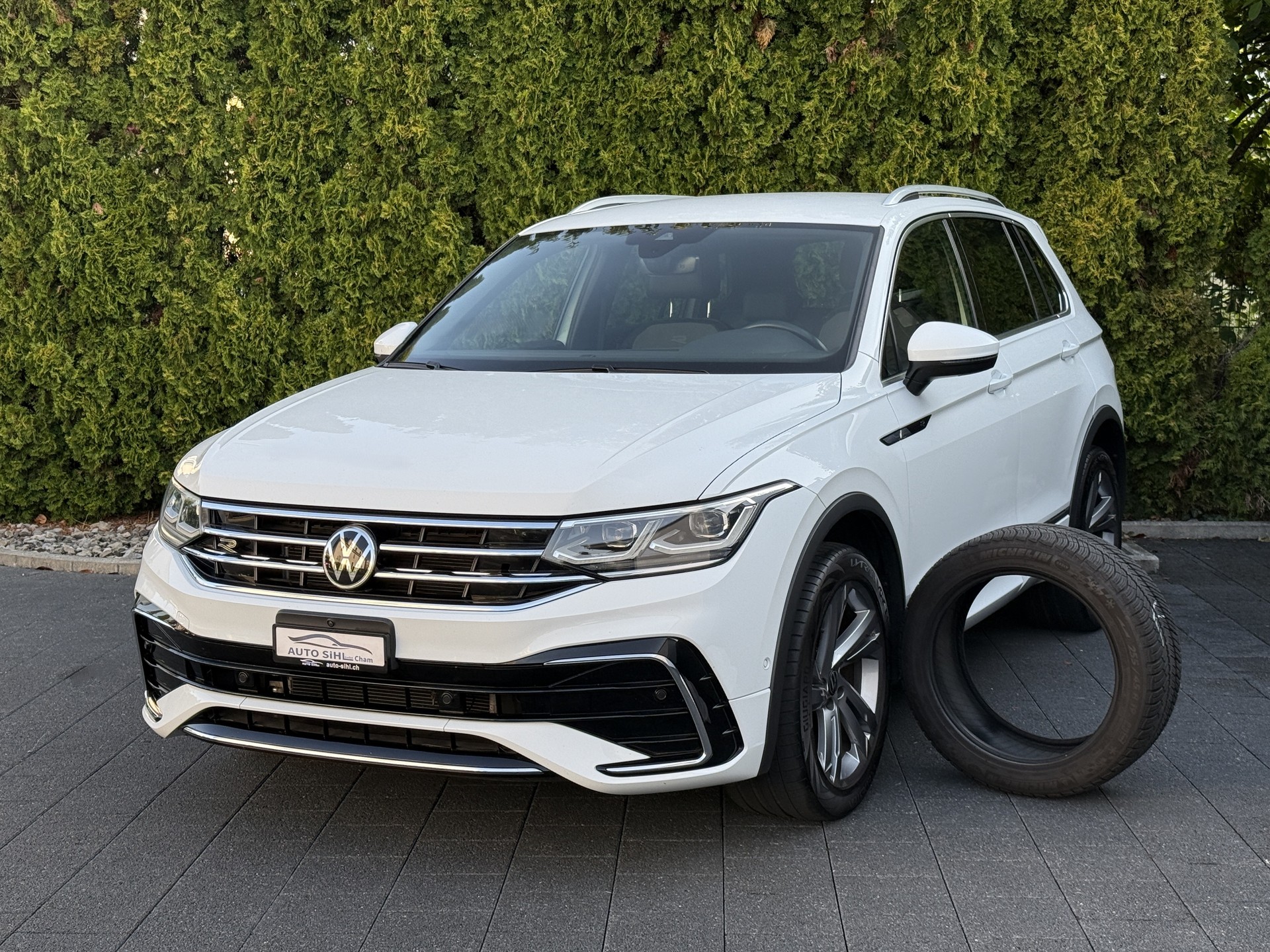 VW Tiguan 2.0 TDI SCR R-Line 4Motion DSG mit AHK / Neues Modell-showroom-element-1