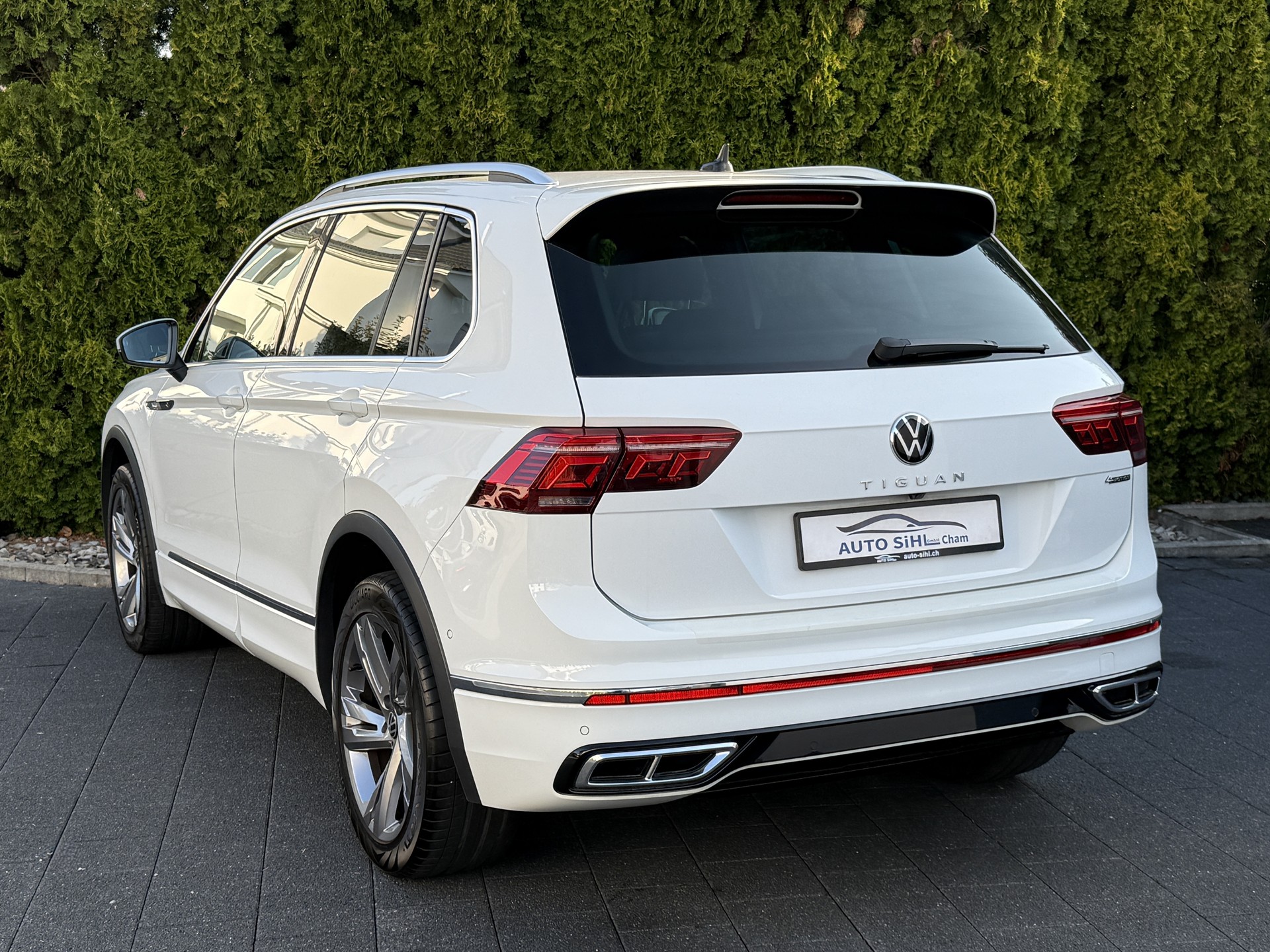 VW Tiguan 2.0 TDI SCR R-Line 4Motion DSG mit AHK / Neues Modell-image-12
