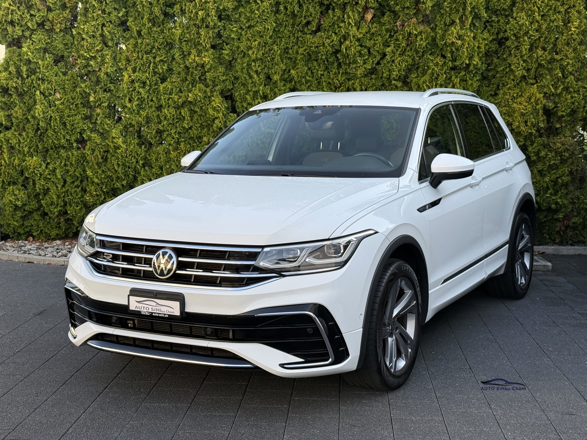 VW Tiguan 2.0 TDI SCR R-Line 4Motion DSG mit AHK / Neues Modell