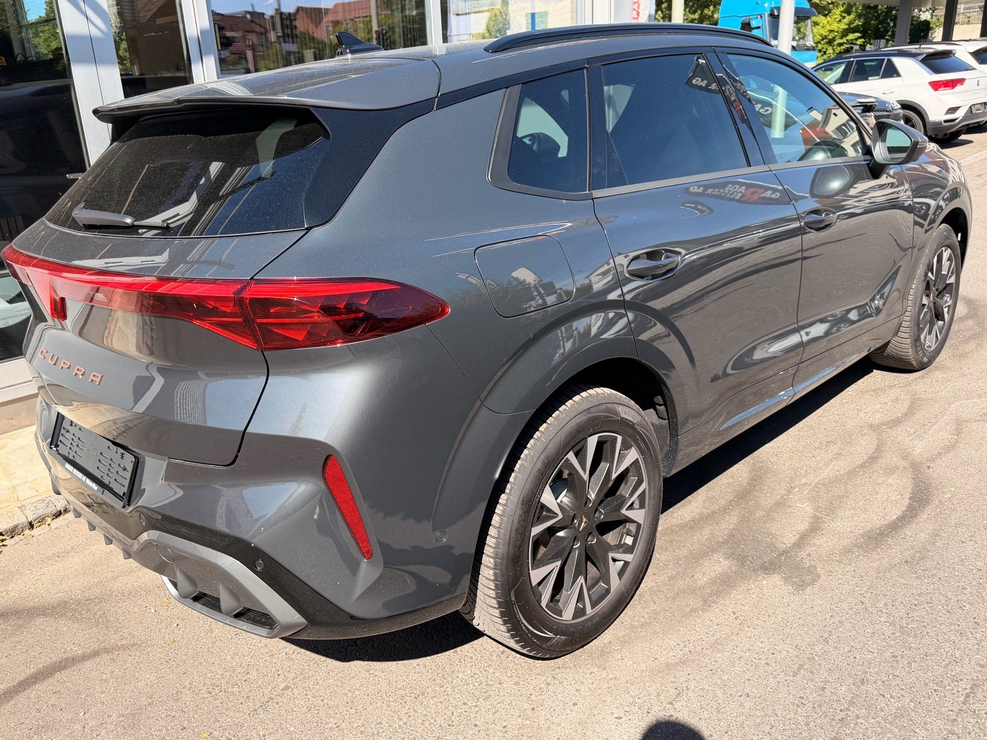 CUPRA Terramar 1.5 e-Hybrid 204 PS *** ANHÄNGERKUPPLUNG & PANORAMADACH ***-showroom-element-3