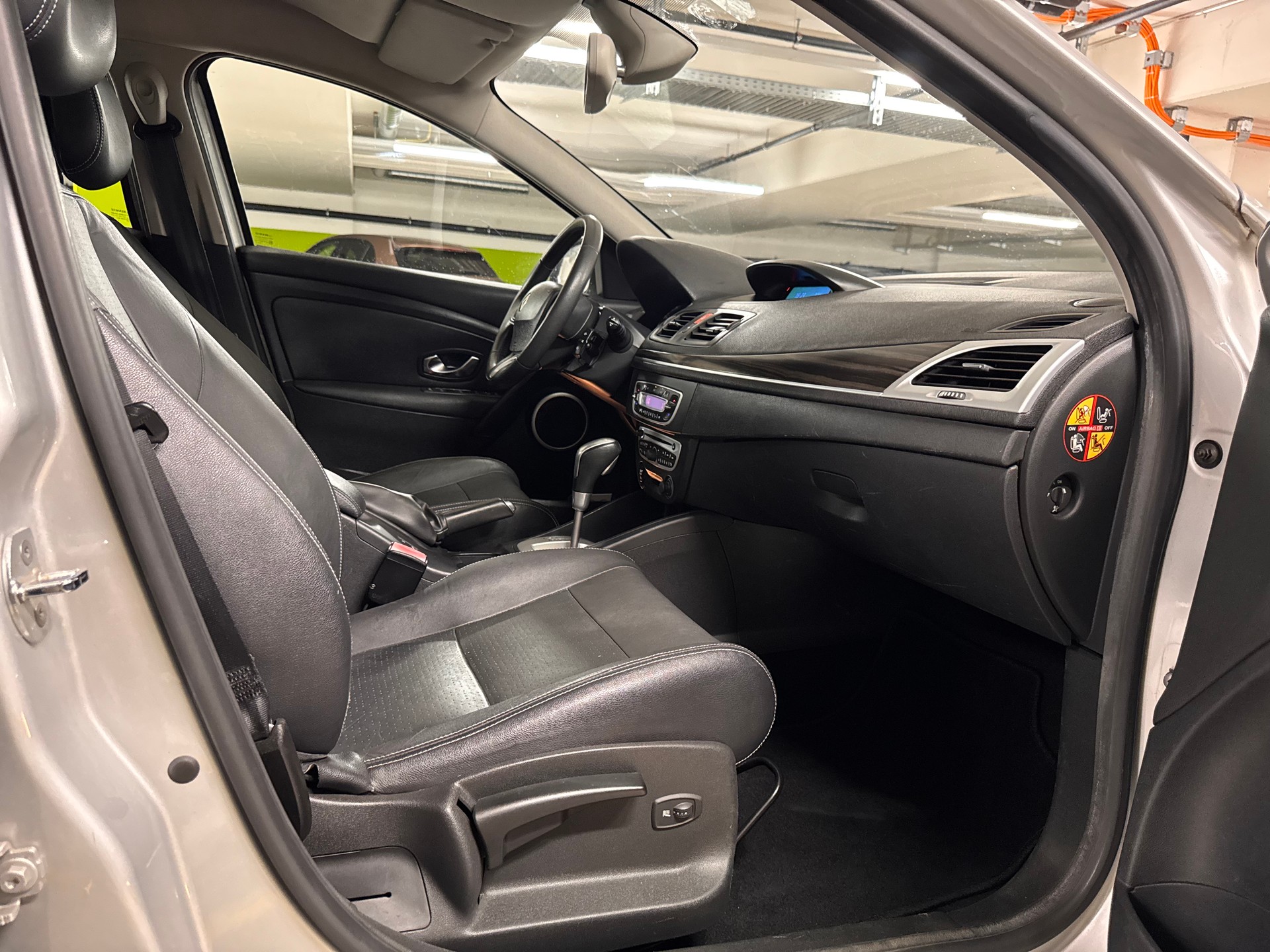 RENAULT Mégane 2.0 16V Expression CVT-image-9