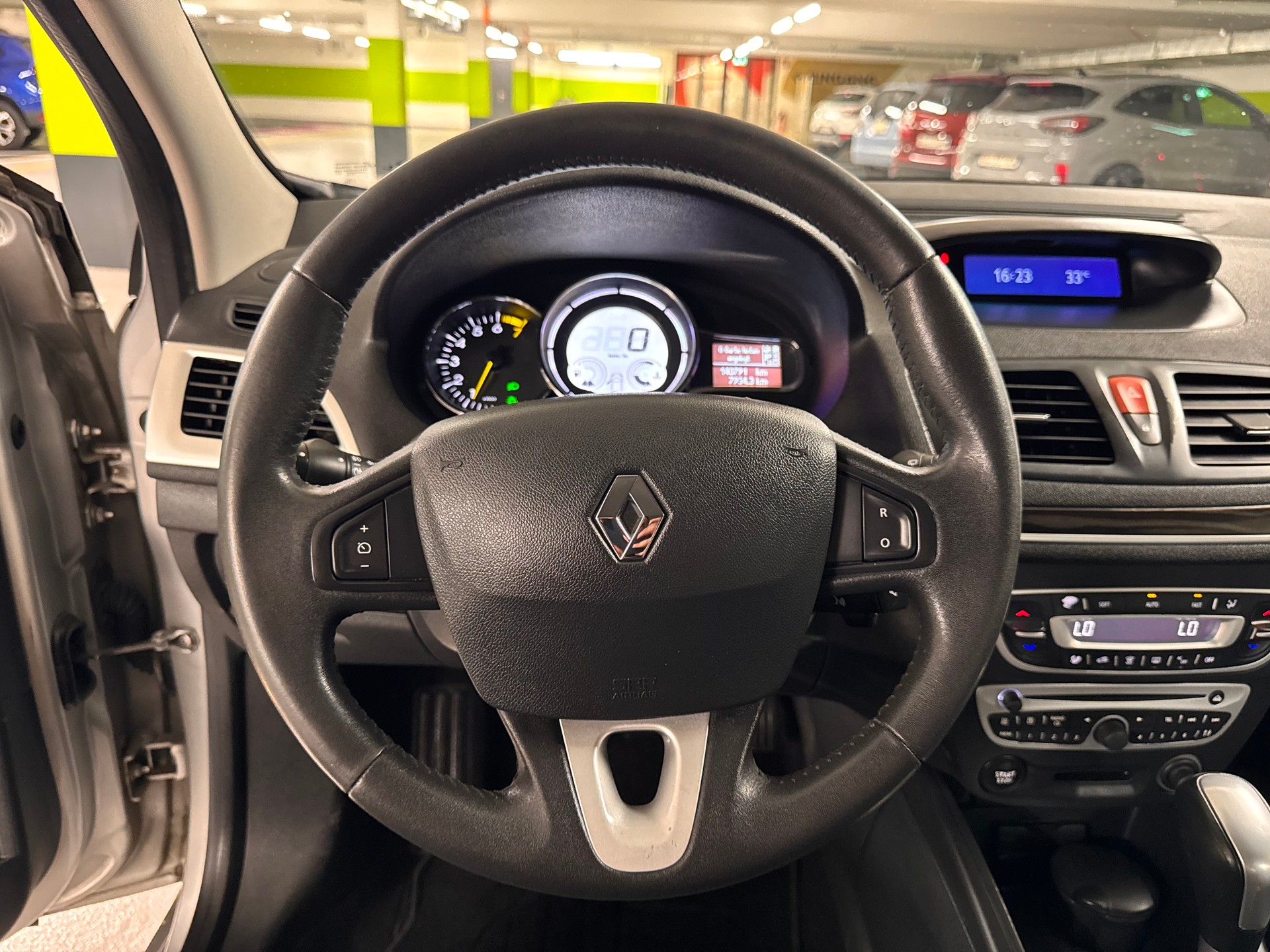 RENAULT Mégane 2.0 16V Expression CVT-image-11