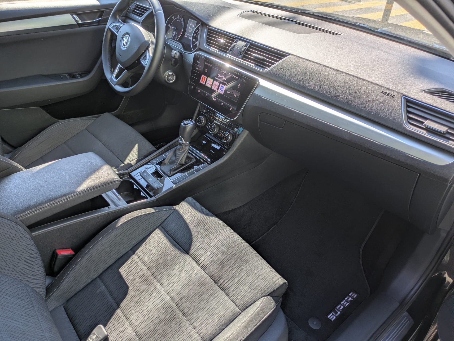 SKODA Superb Combi 2.0 TDi Ambition 4x4 DSG-image-15