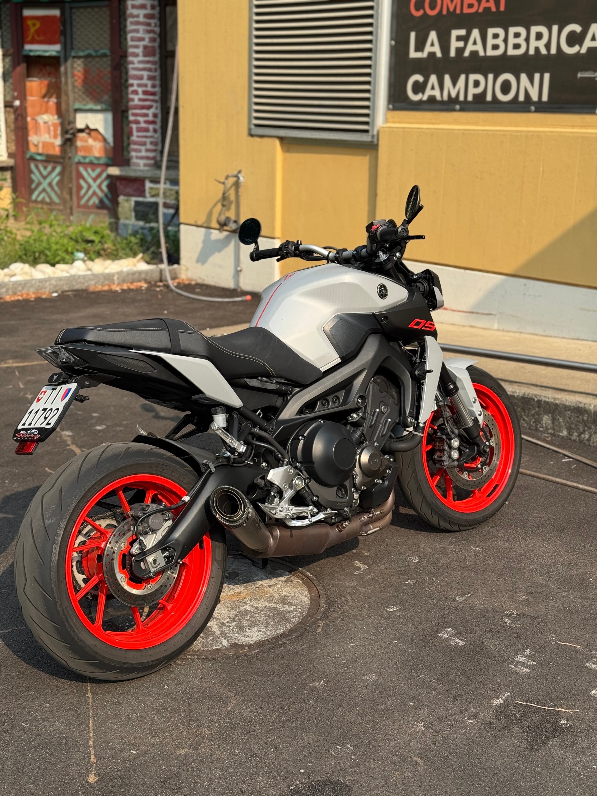 YAMAHA MT-09-image-1