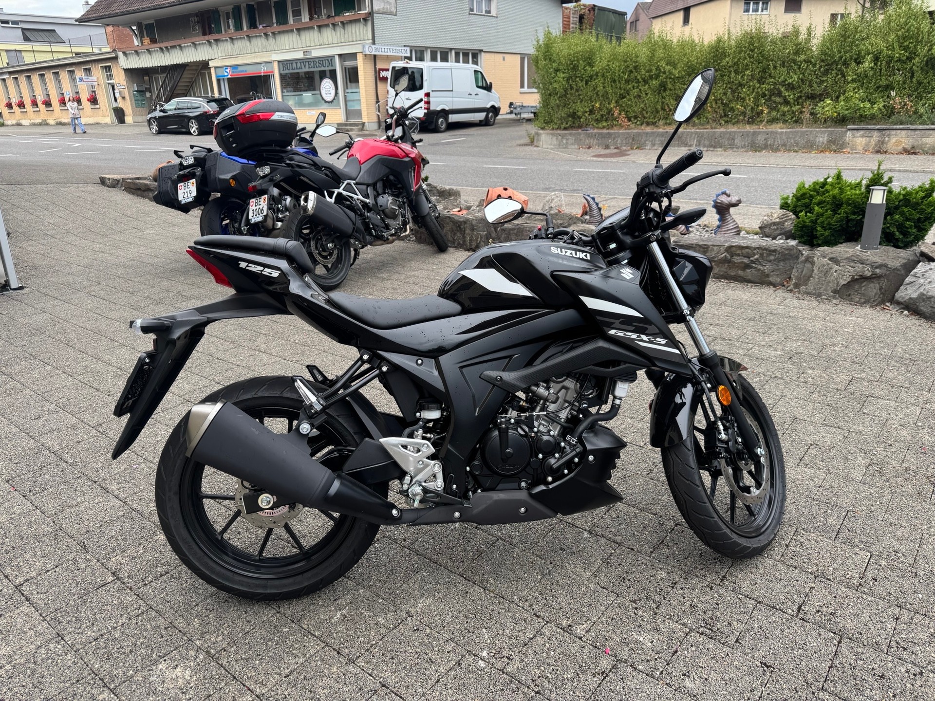 SUZUKI GSX-S 125-image-2