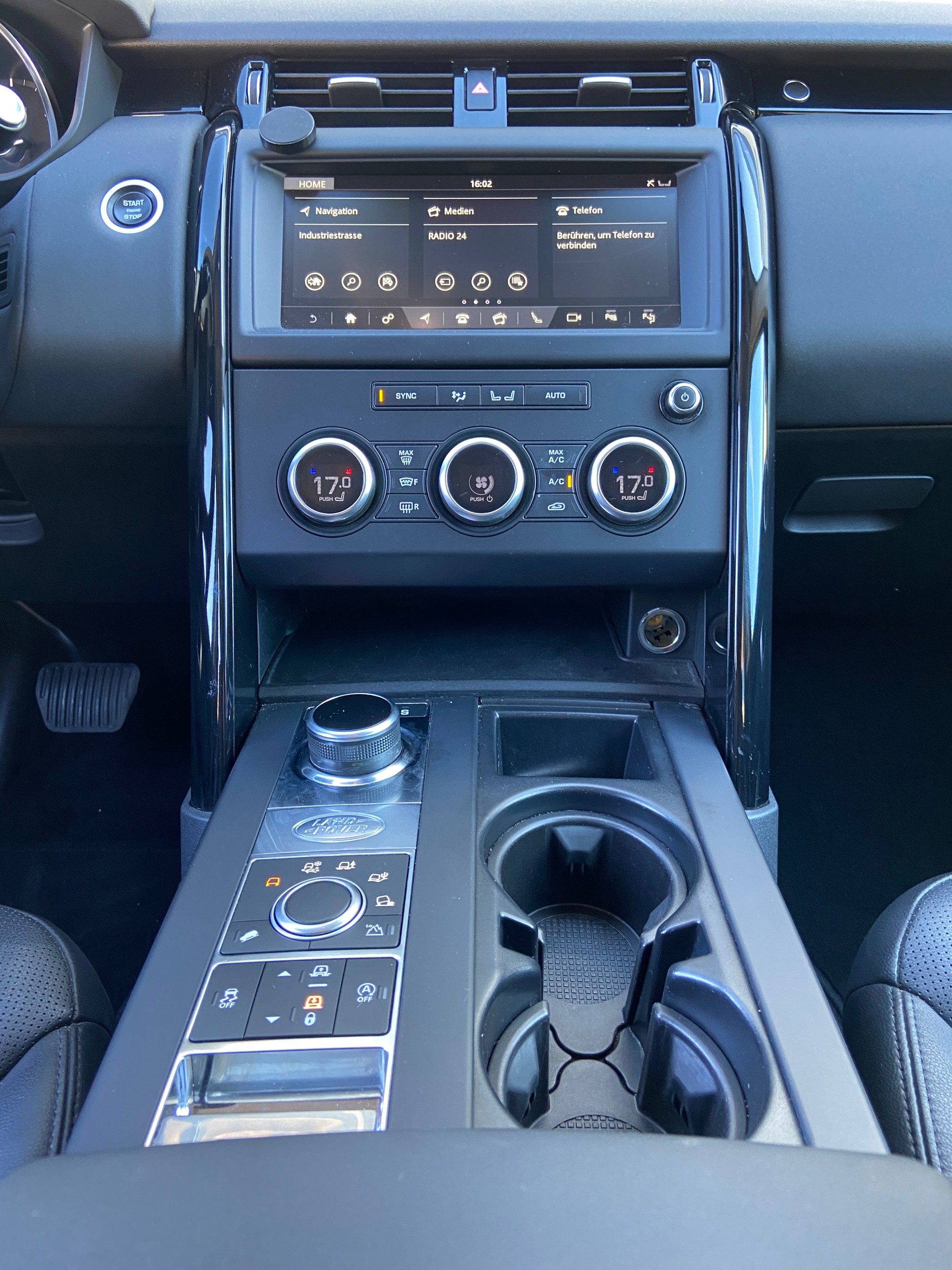 LAND ROVER Discovery 3.0 SDV6 SE Automatic-image-12