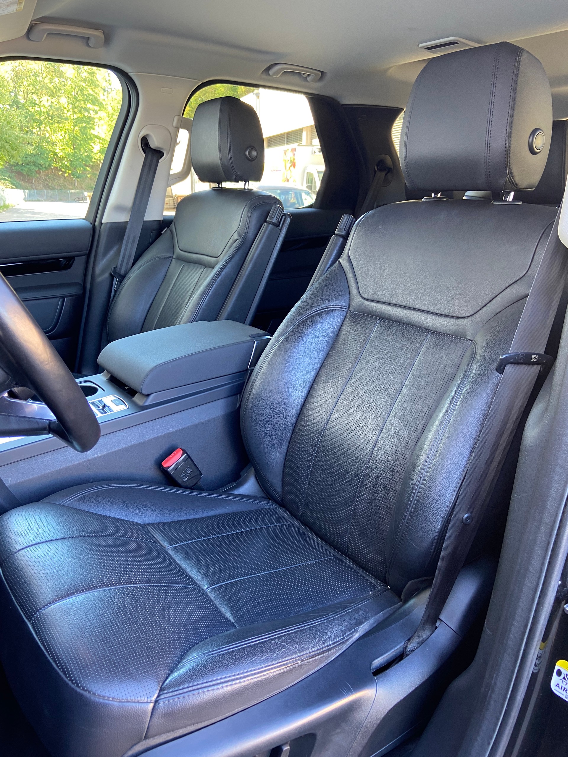 LAND ROVER Discovery 3.0 SDV6 SE Automatic-image-5