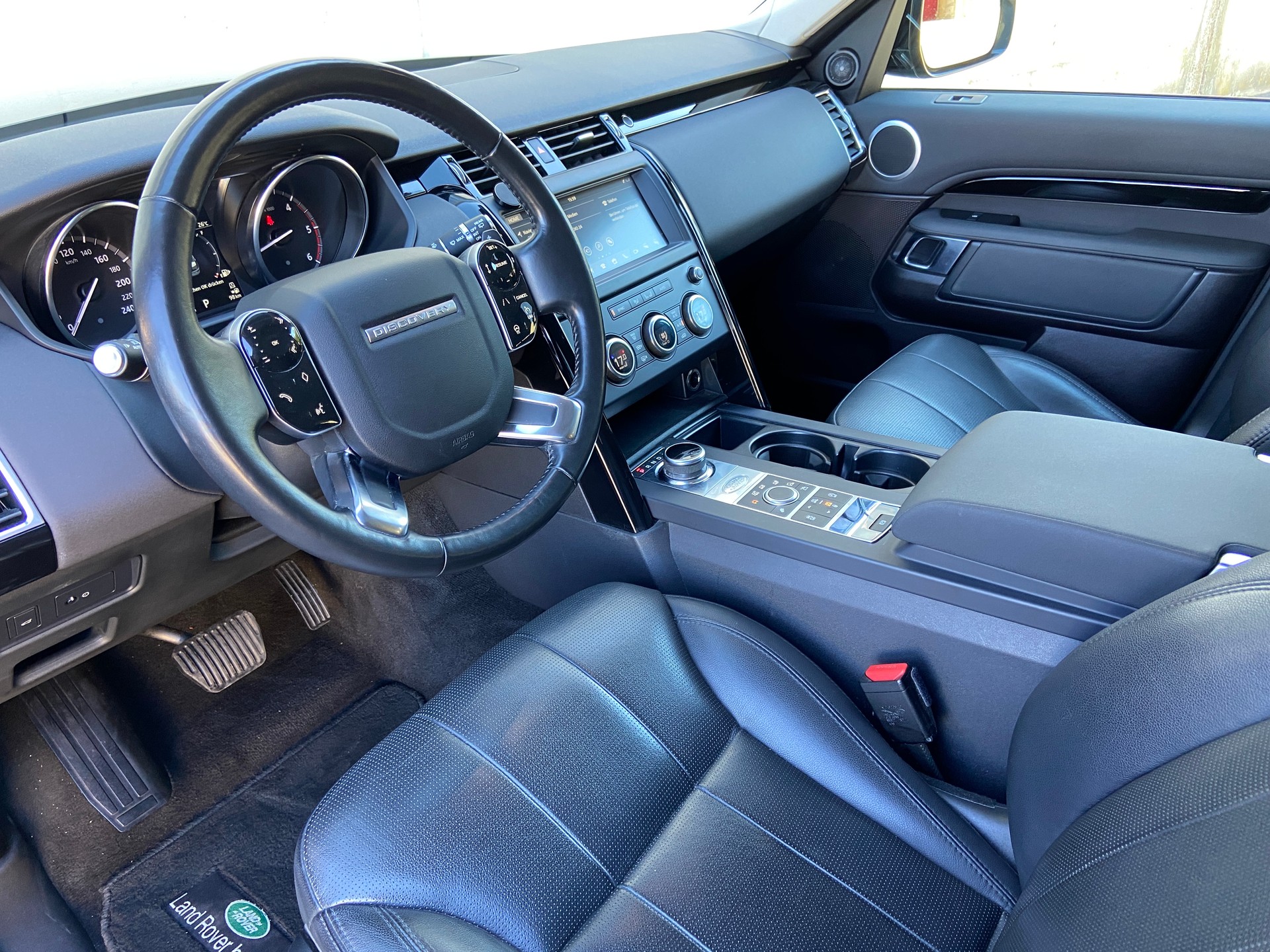 LAND ROVER Discovery 3.0 SDV6 SE Automatic-image-4
