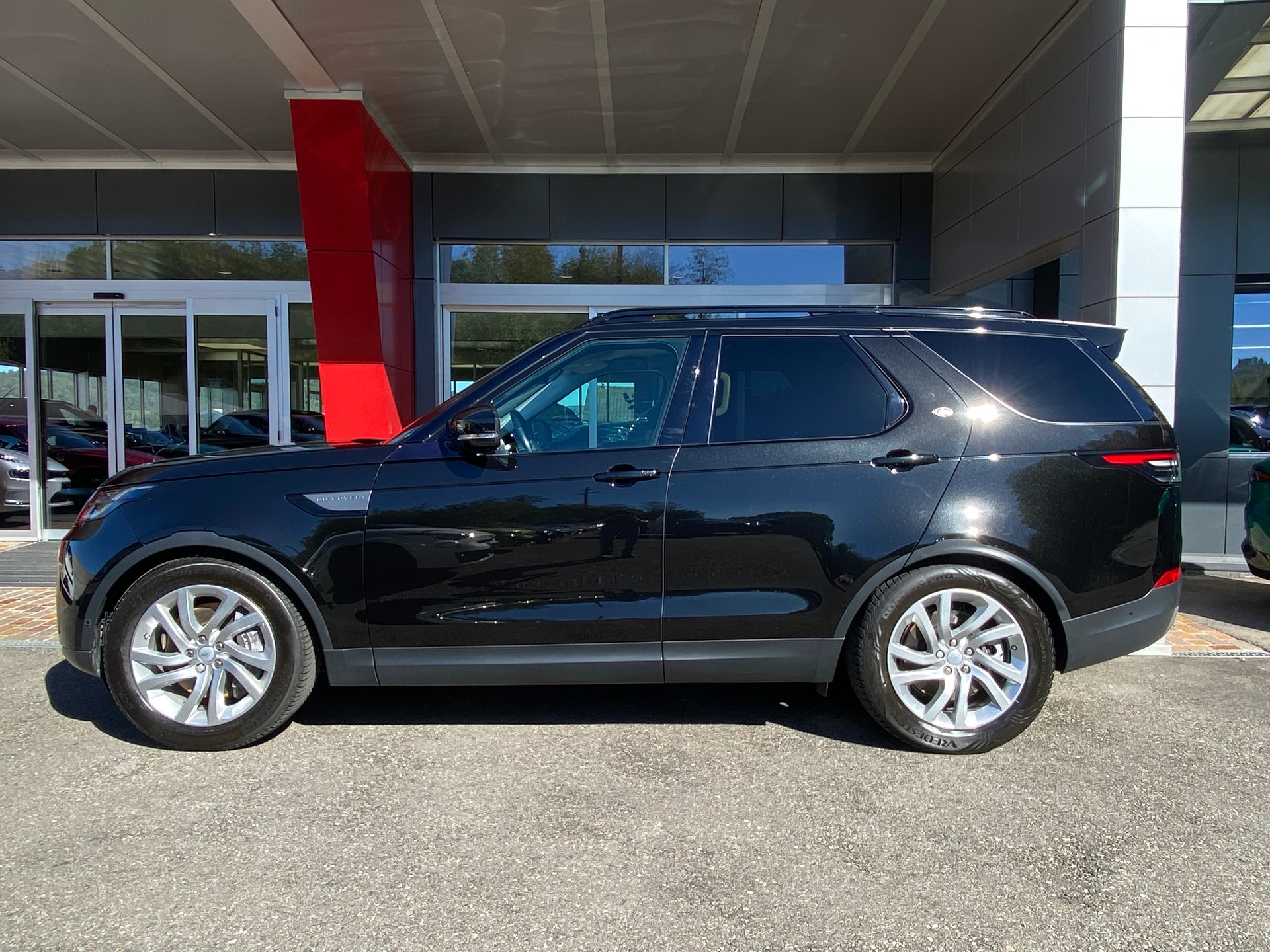 LAND ROVER Discovery 3.0 SDV6 SE Automatic-image-19