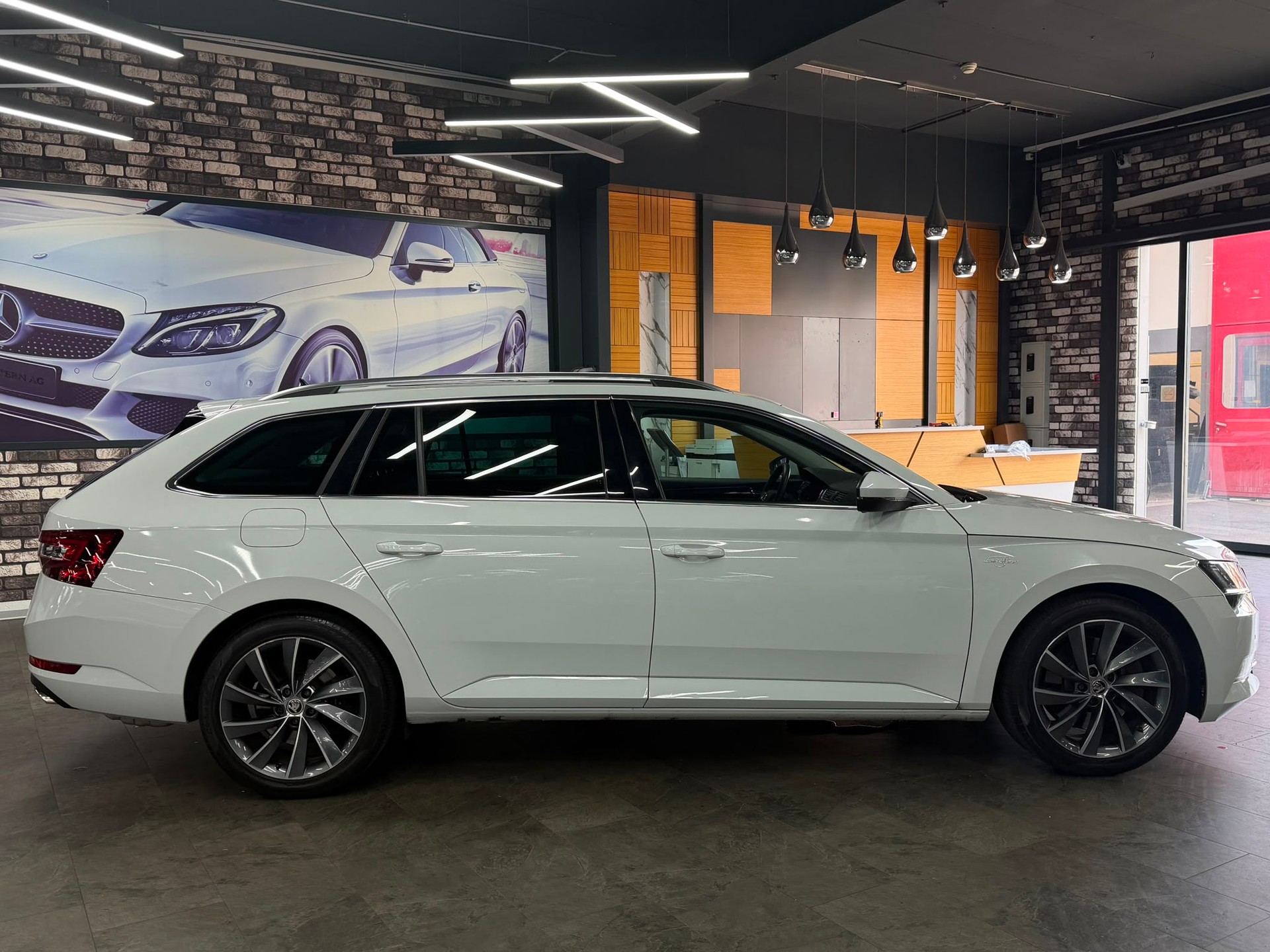 SKODA Superb Combi 2.0 TSI L&K 4x4 DSG-showroom-element-3