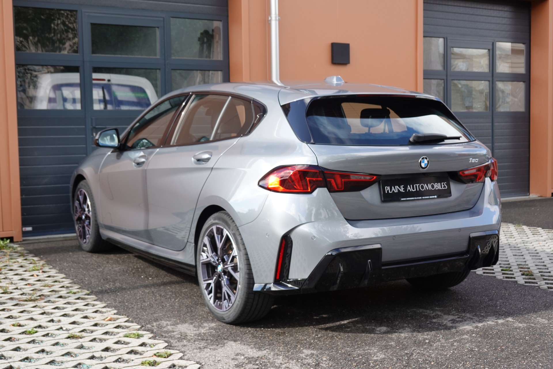 BMW 120 M Sport Pro " Leasing 2.9% * Garantie Usine * Version M-Sport Pro *Jantes 18 * Tempomat * Pack Lumière * Camera/Capteurs"-image-9