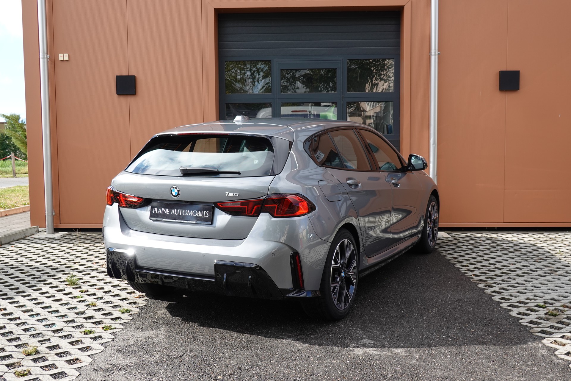 BMW 120 M Sport Pro " Leasing 2.9% * Garantie Usine * Version M-Sport Pro *Jantes 18 * Tempomat * Pack Lumière * Camera/Capteurs"-image-7