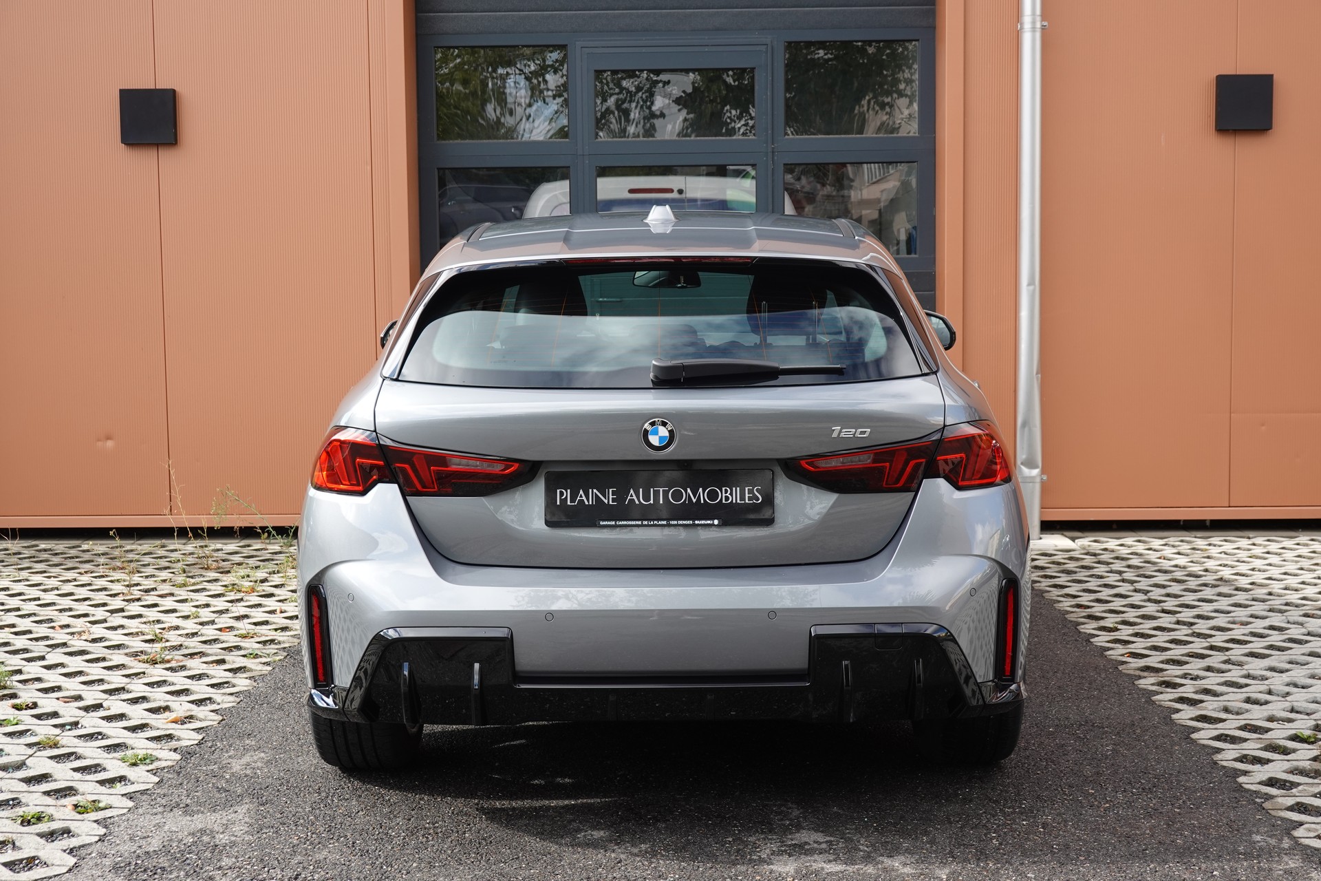 BMW 120 M Sport Pro " Leasing 2.9% * Garantie Usine * Version M-Sport Pro *Jantes 18 * Tempomat * Pack Lumière * Camera/Capteurs"-image-8