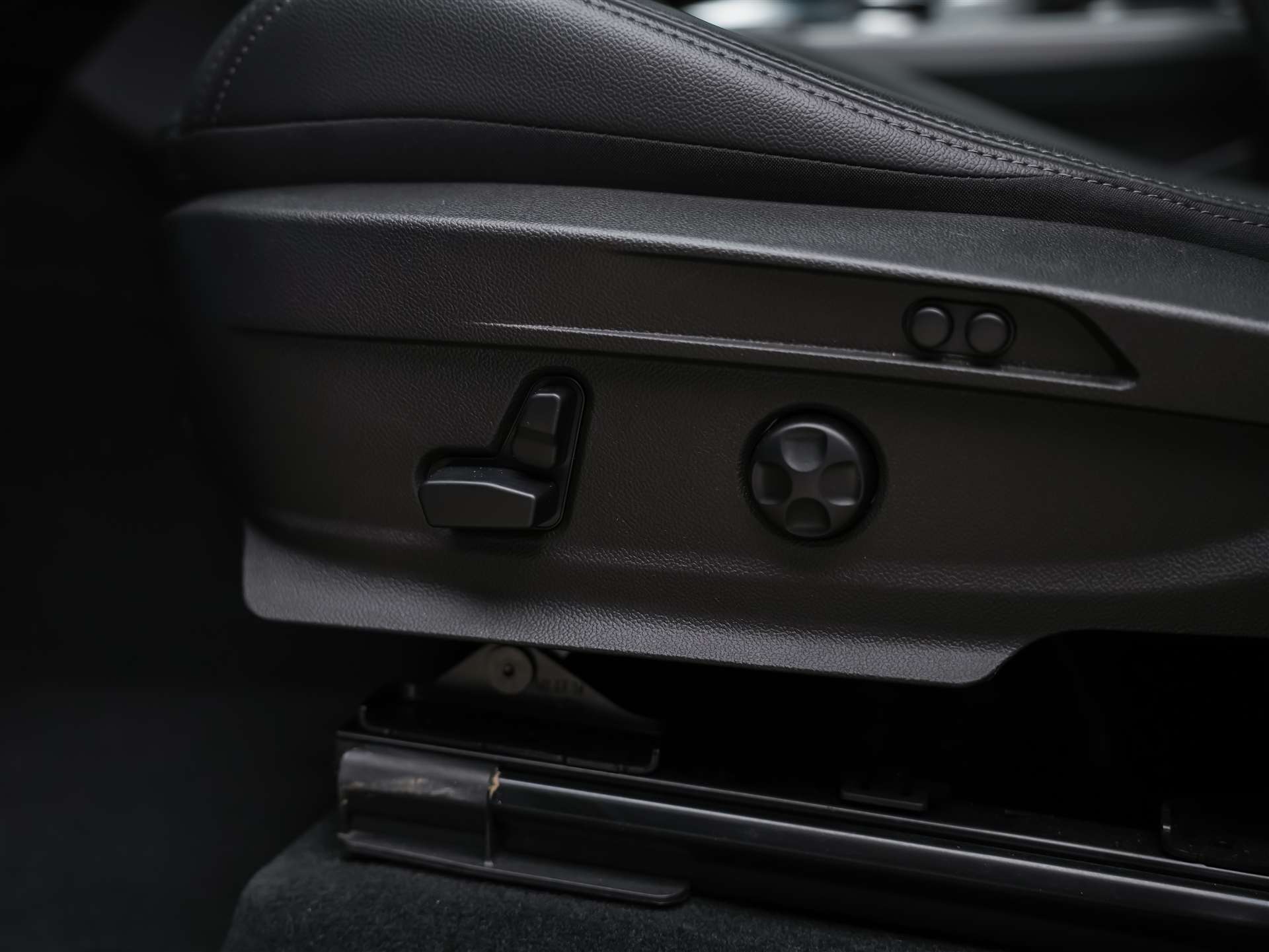 ALFA ROMEO Stelvio 2.2 JTDM Sprint Q4 AT8 *Assistenten*Sitzheizung*Lenkradheizung*-image-26