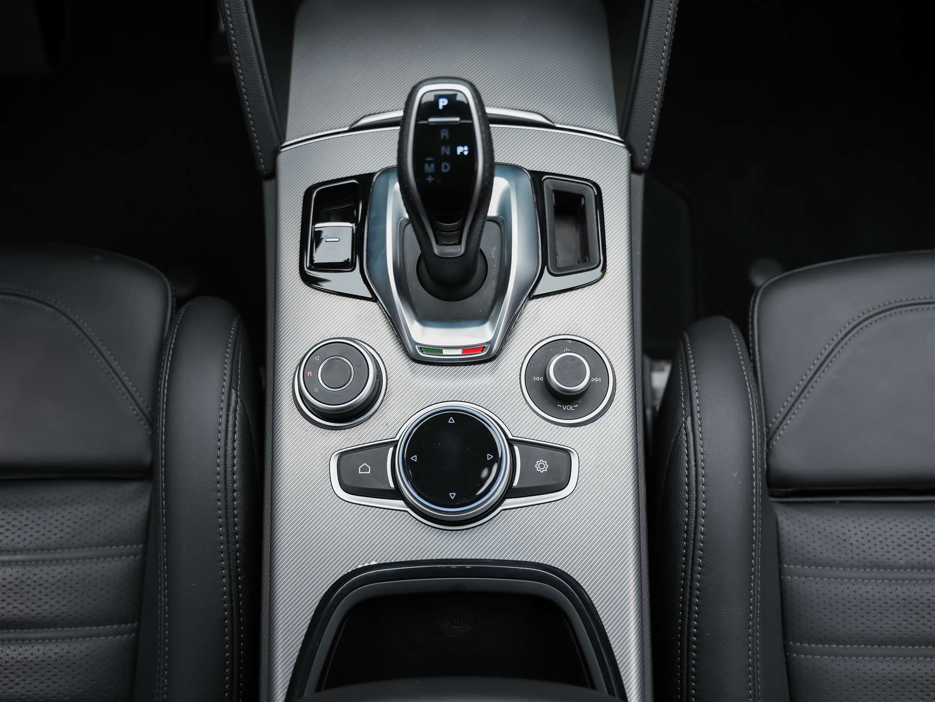 ALFA ROMEO Stelvio 2.2 JTDM Sprint Q4 AT8 *Assistenten*Sitzheizung*Lenkradheizung*-image-21