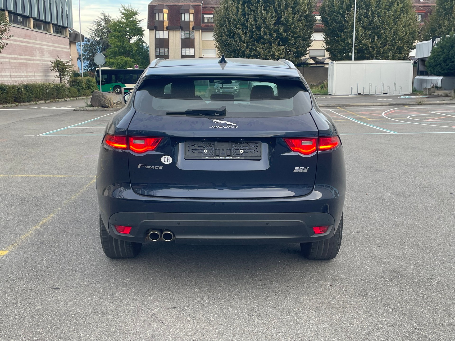 JAGUAR F-Pace 2.0d R-Sport AWD Automatik-image-4