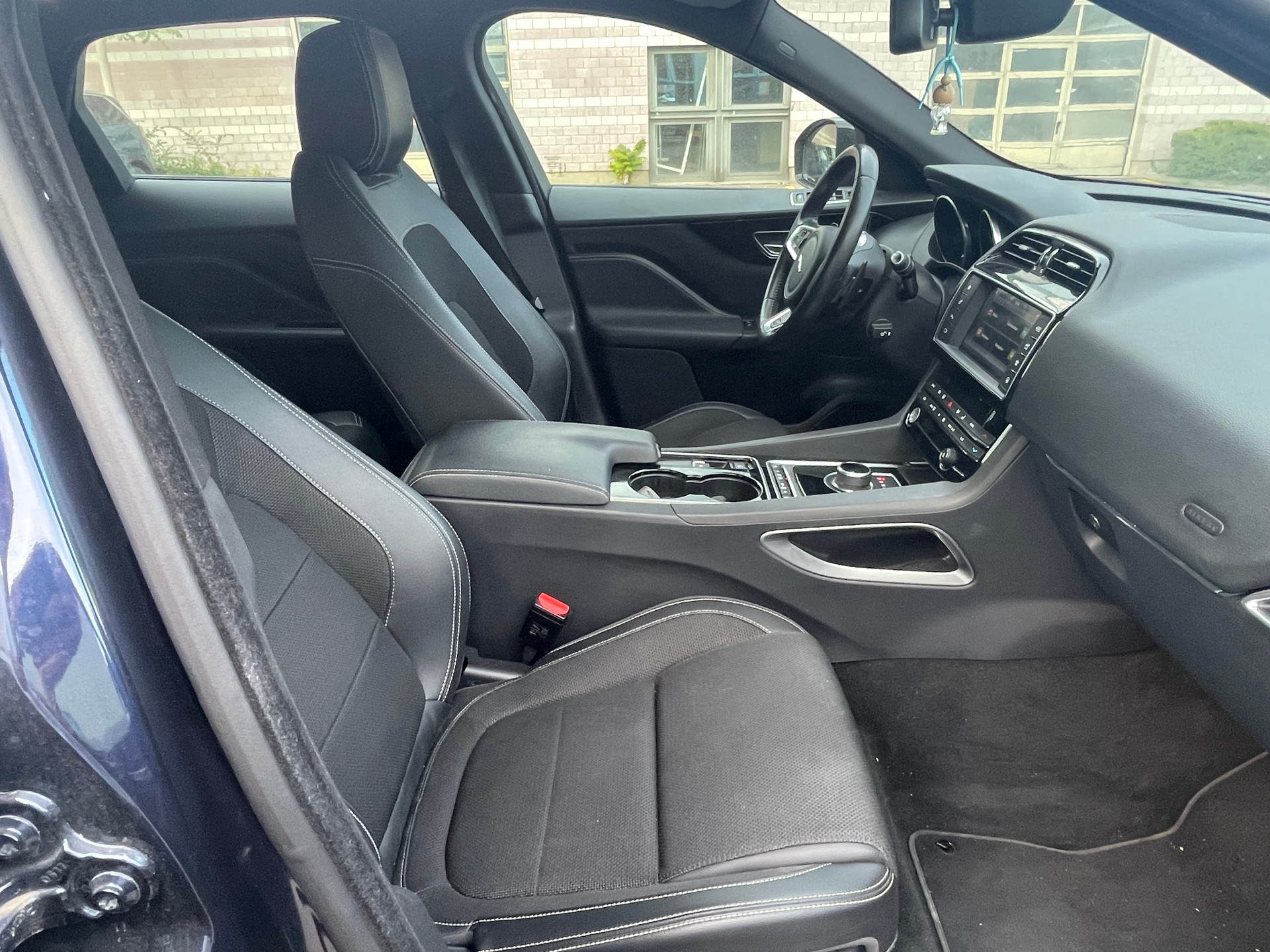 JAGUAR F-Pace 2.0d R-Sport AWD Automatik-image-7