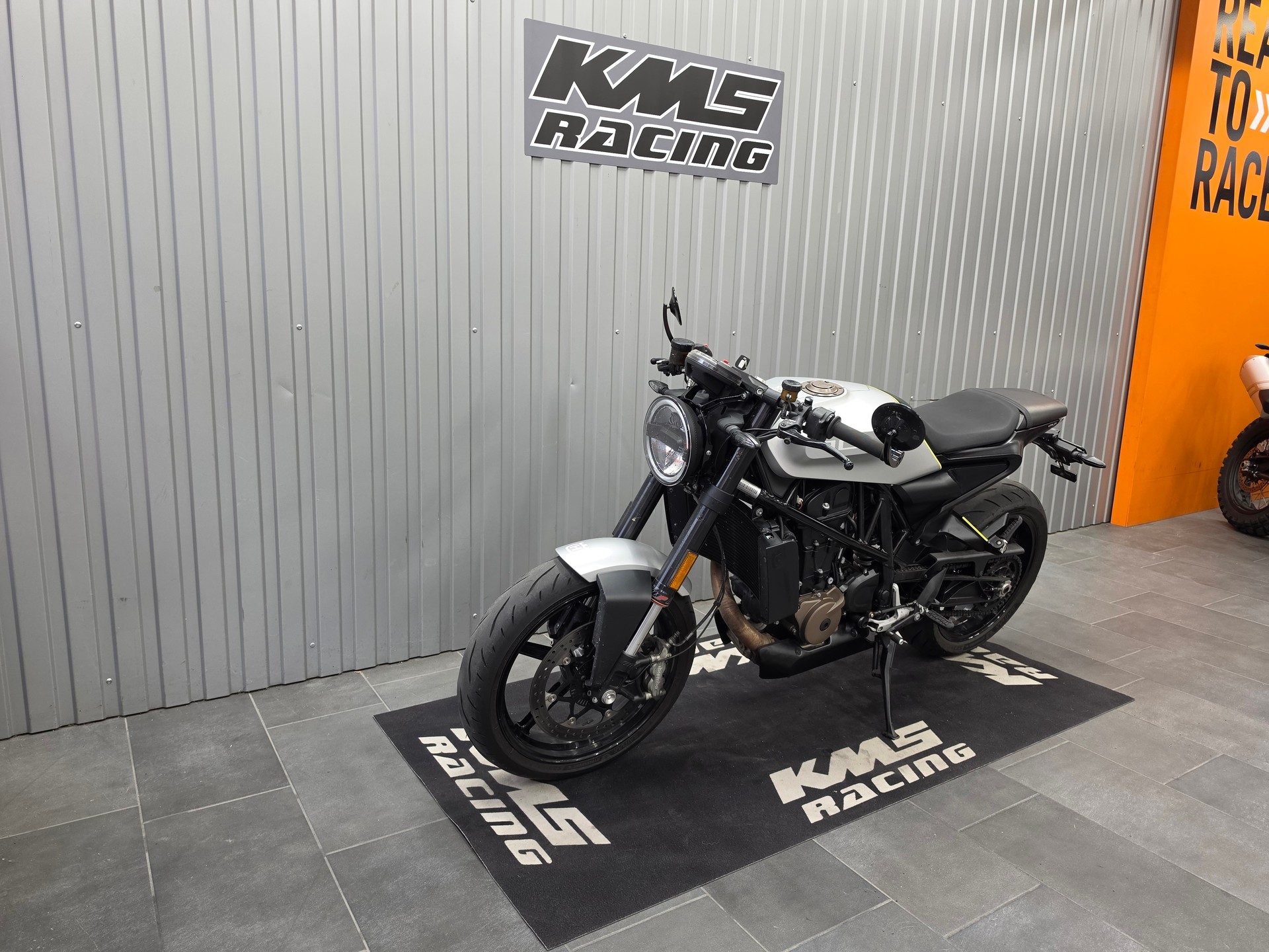HUSQVARNA Vitpilen 701-image-2