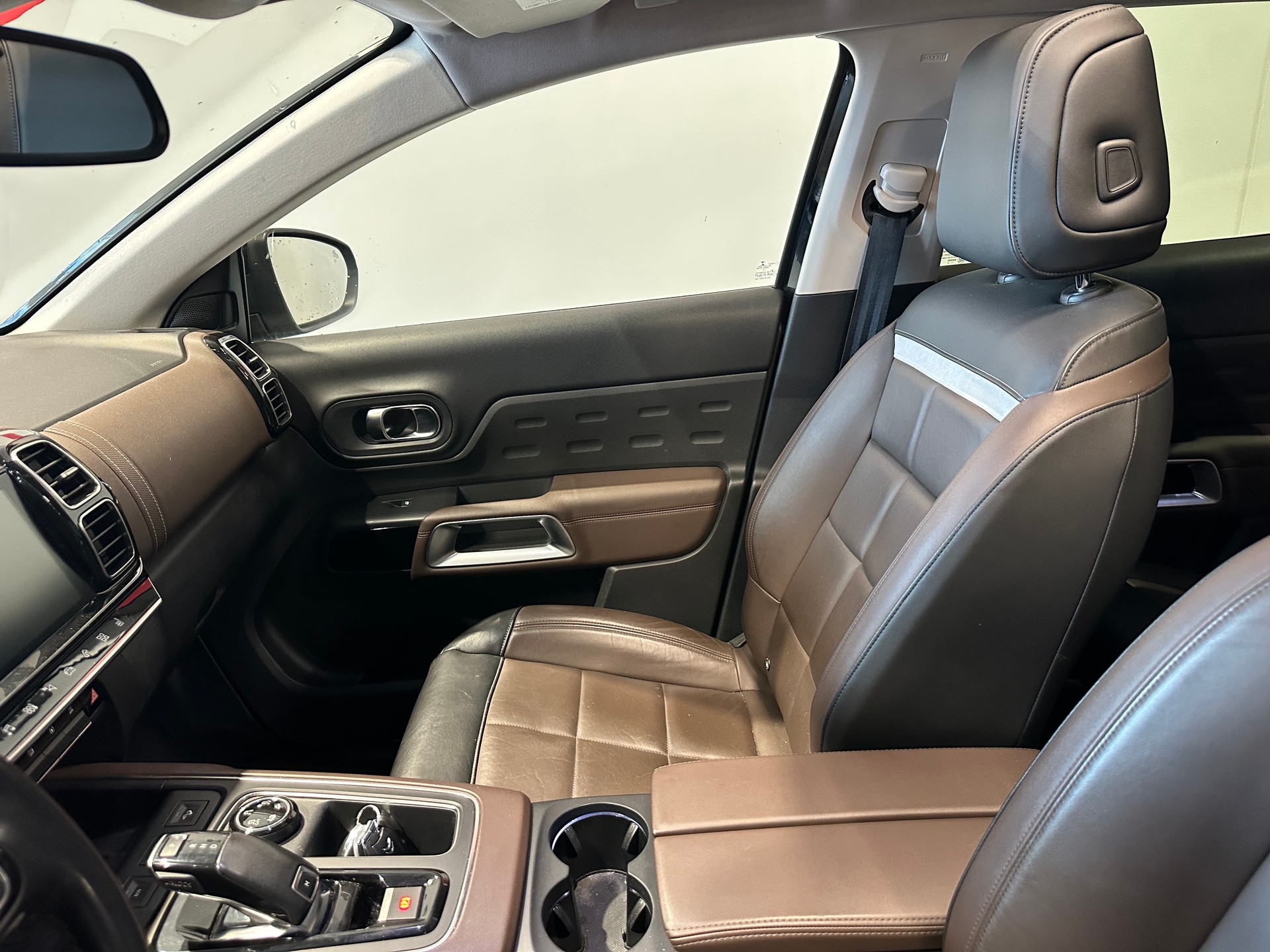CITROEN C5 Aircross 1.6i PureTech Shine EAT8-image-9