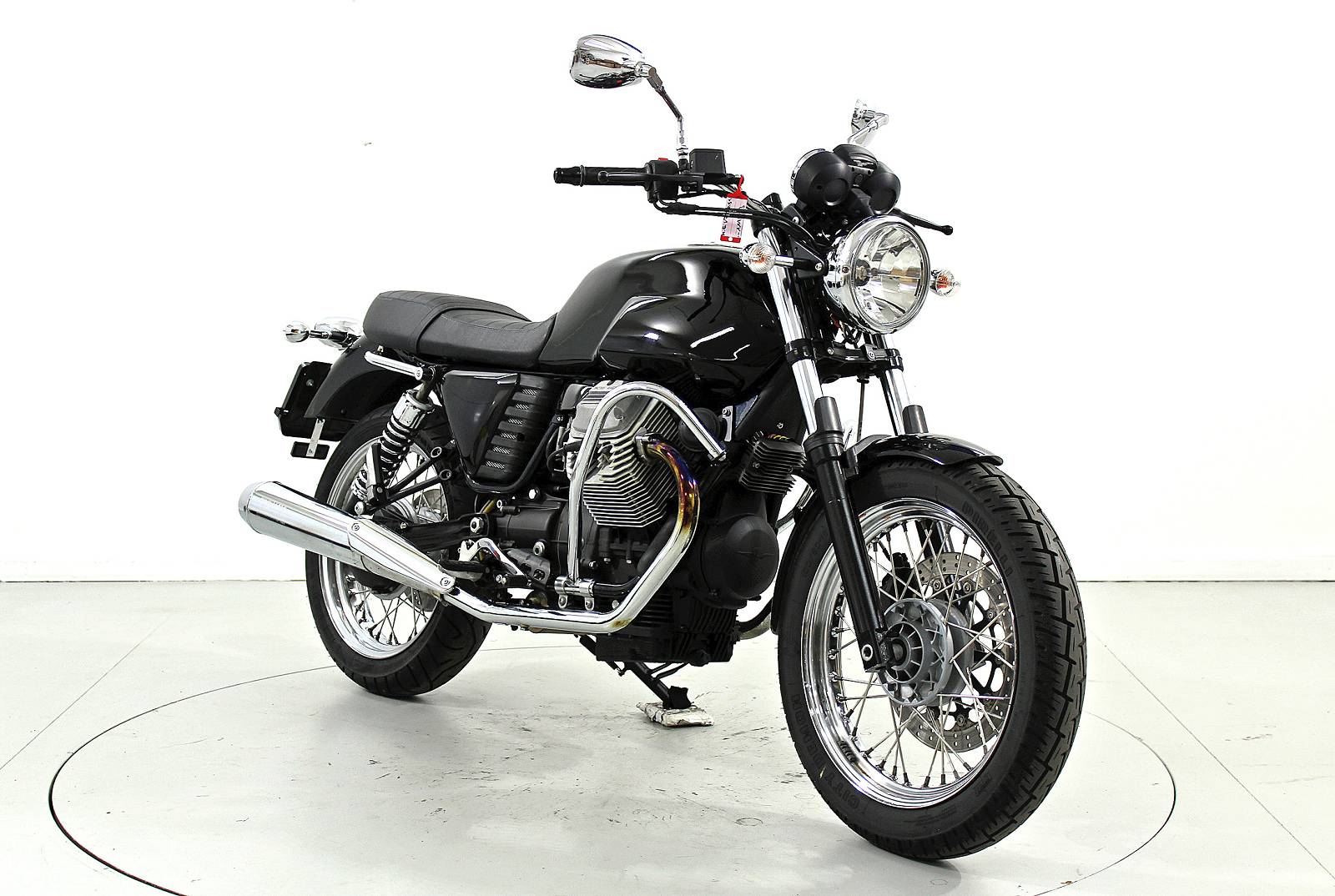 MOTO GUZZI V7 750 Classic-image-1