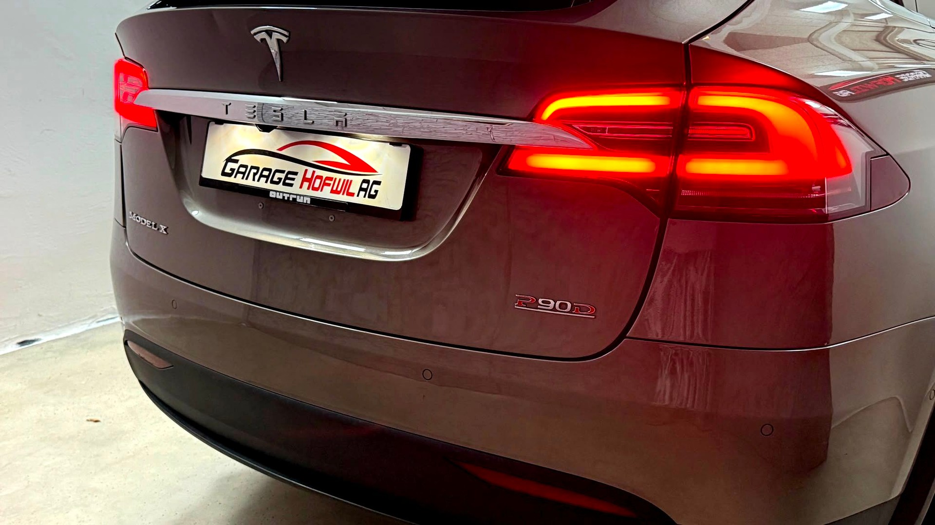 TESLA Model X 90 D Signature Performance, Free Supercharger-showroom-element-3