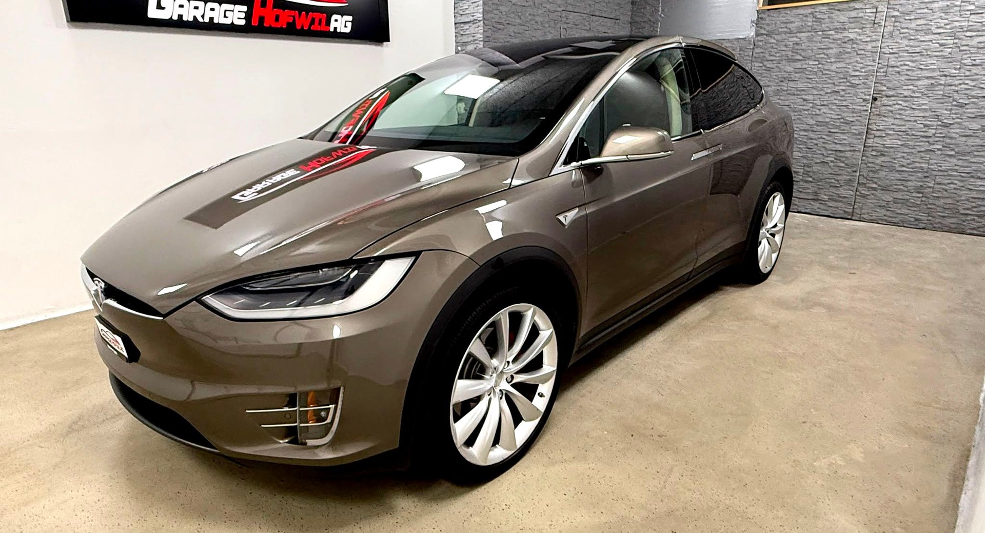TESLA Model X 90 D Signature Performance, Free Supercharger-showroom-element-1