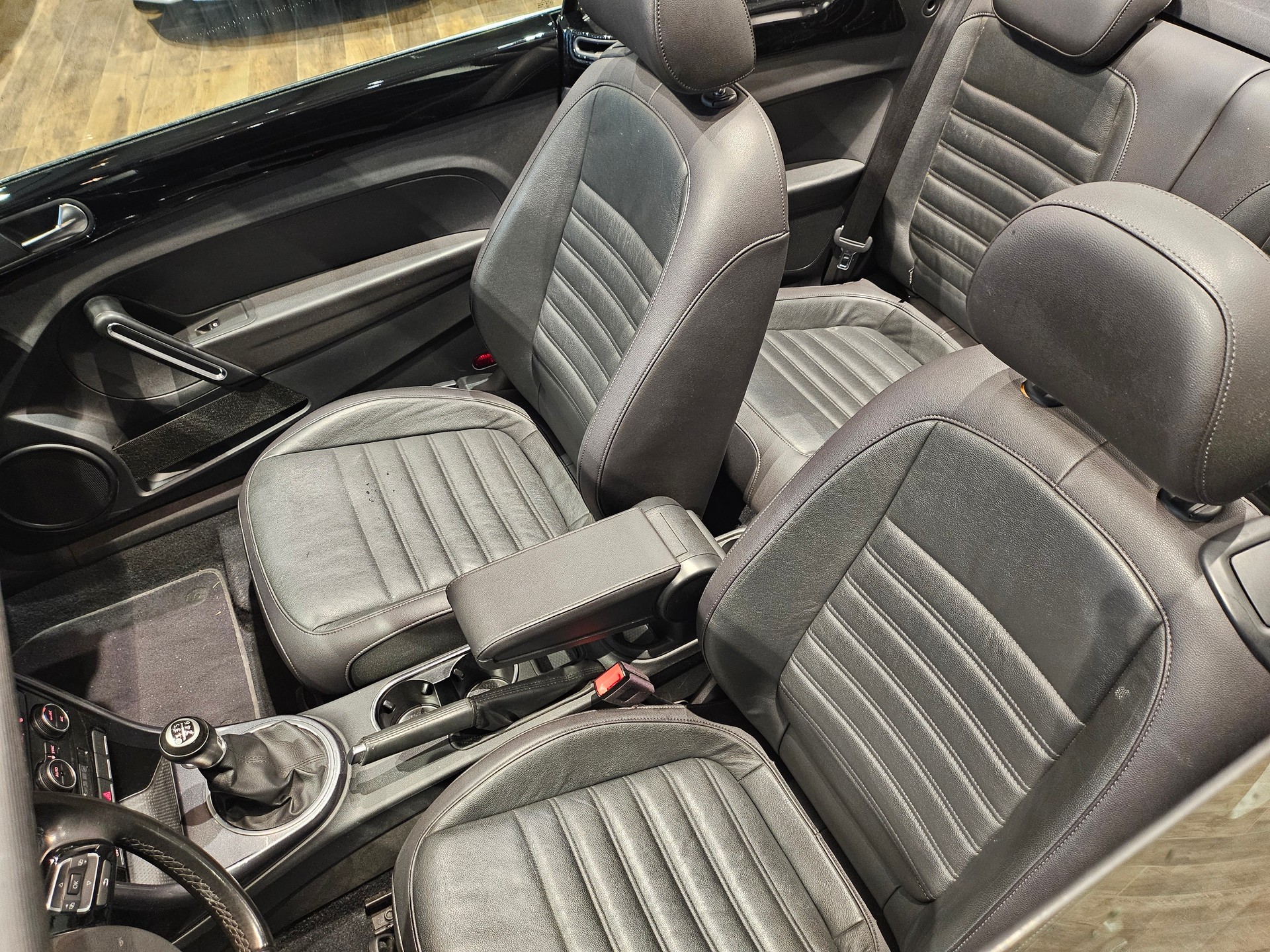 VW Beetle Cabriolet 2.0 TSI BMT R-Line đ„20 Zollđ„-image-21