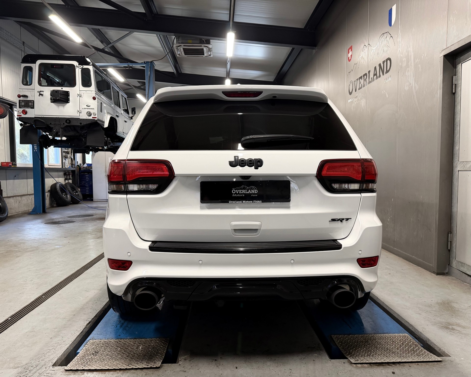 JEEP Grand Cherokee 6.4 V8 HEMI SRT8 Automatic-showroom-element-3