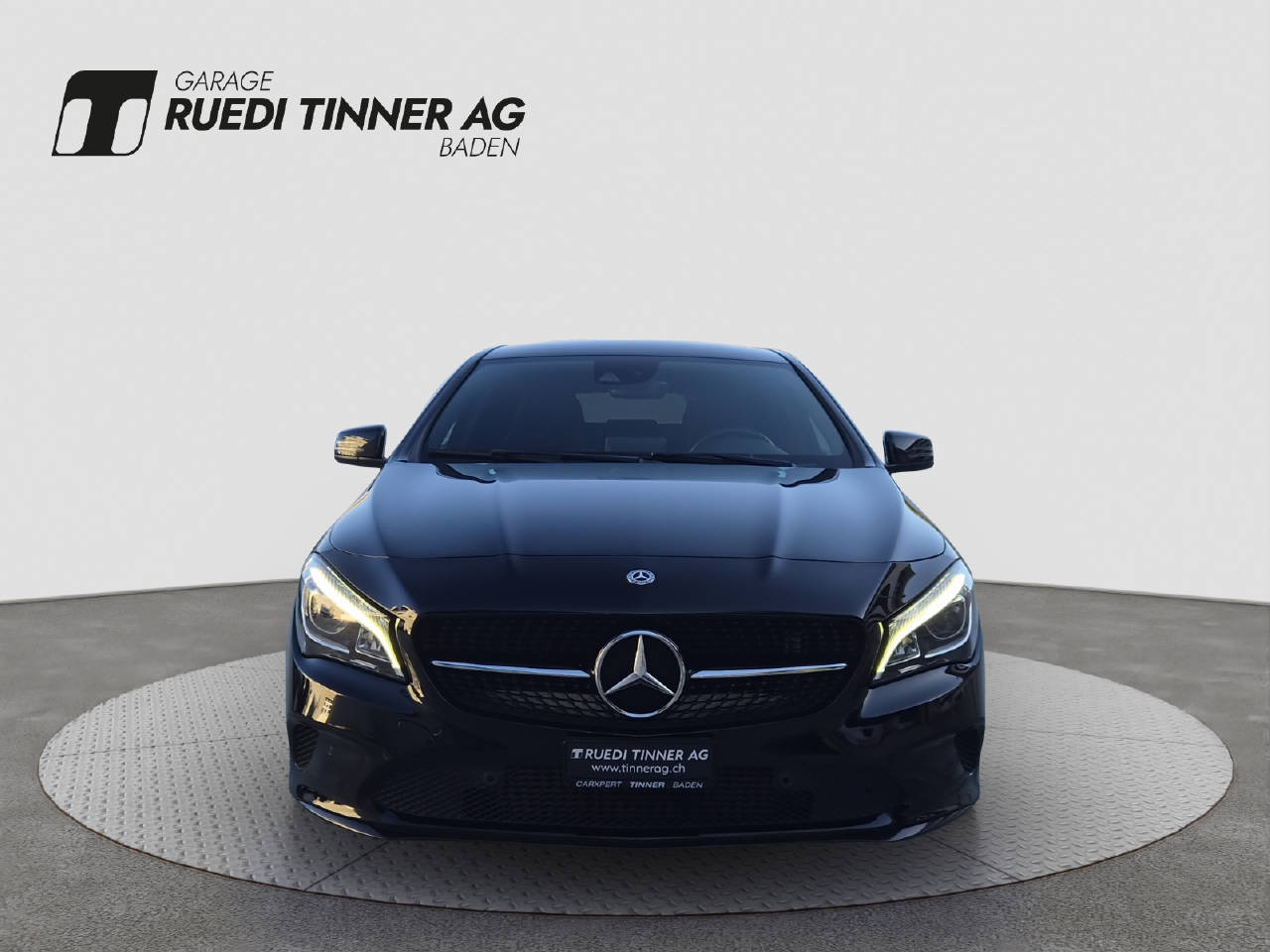 MERCEDES-BENZ CLA 200 Urban Shooting Brake-showroom-element-1