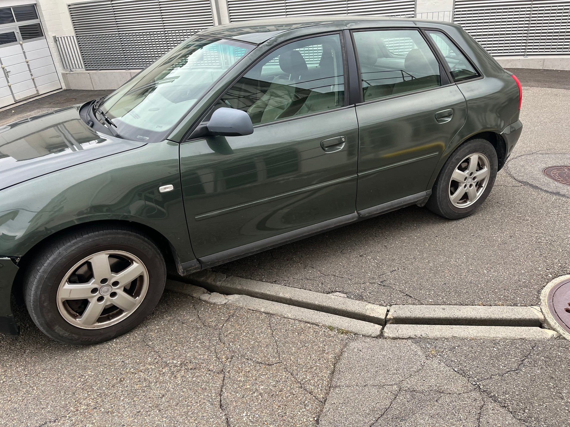 AUDI A3 1.8 T quattro Ambition-image-2