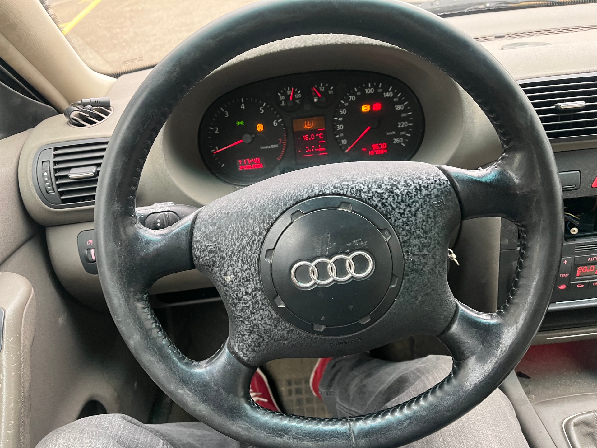 AUDI A3 1.8 T quattro Ambition-image-9