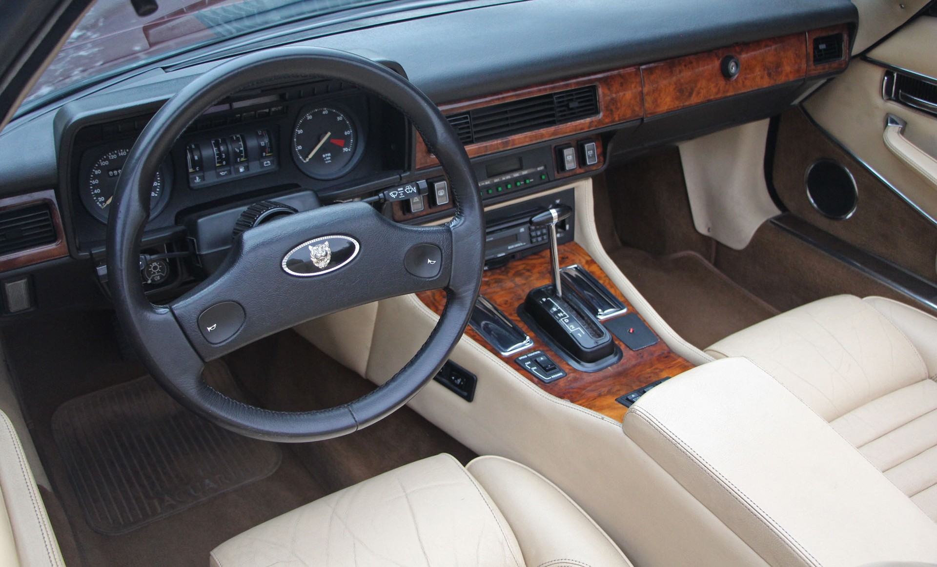 JAGUAR XJS 5.3 V12 Convertible-image-6