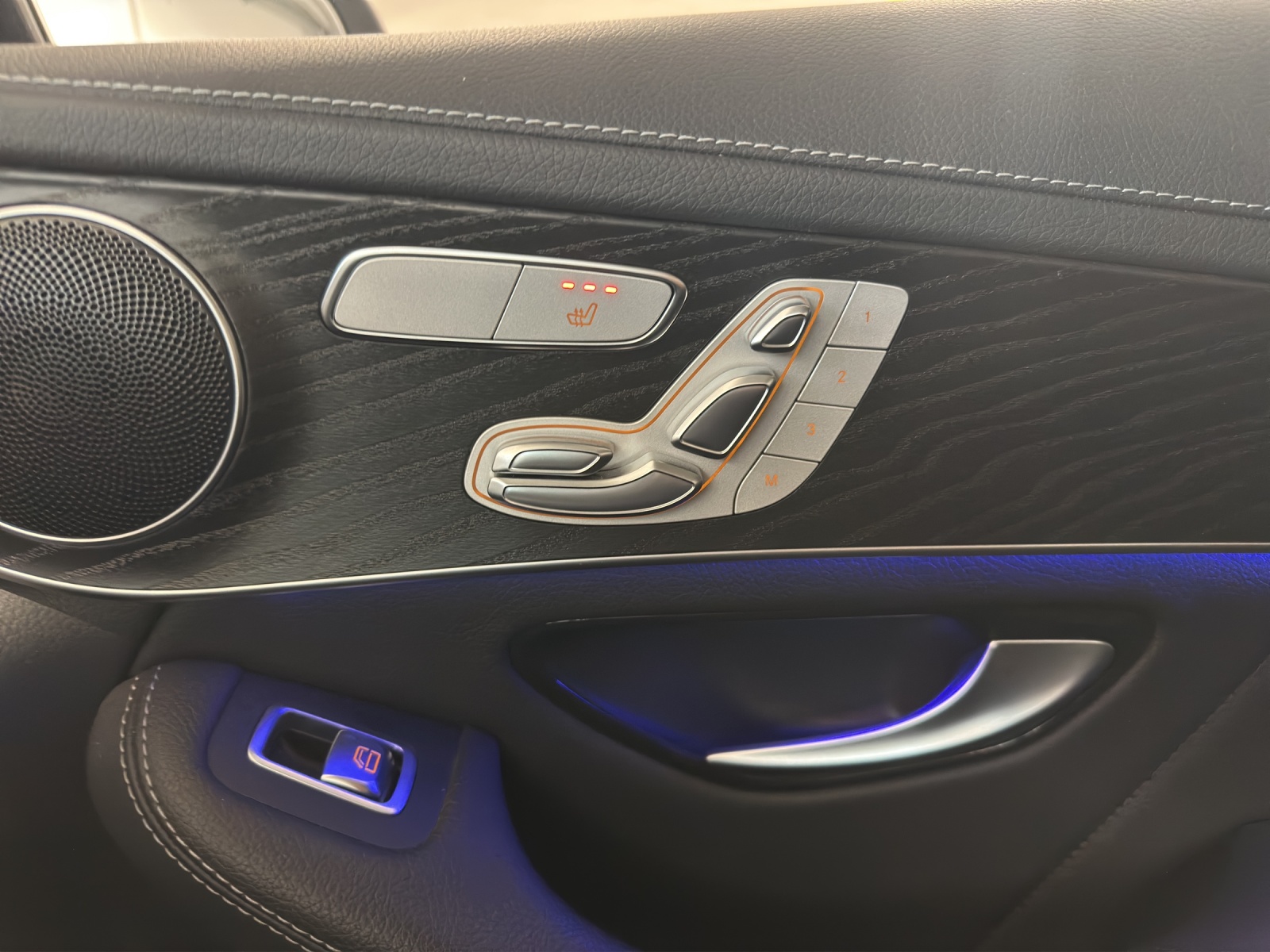 MERCEDES-BENZ GLC 300 AMG Line 4Matic 9G-Tronic-image-12