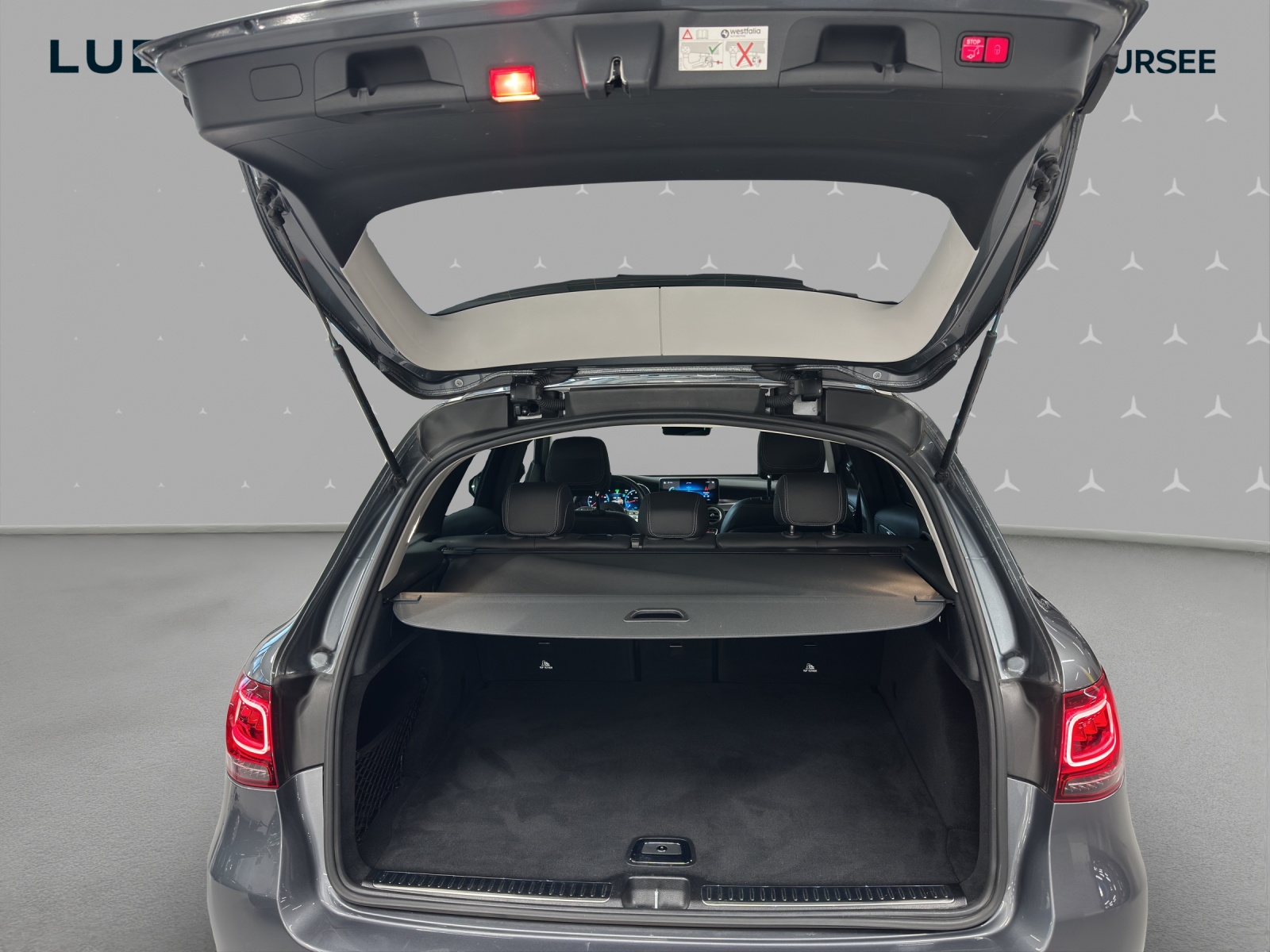 MERCEDES-BENZ GLC 300 AMG Line 4Matic 9G-Tronic-image-14