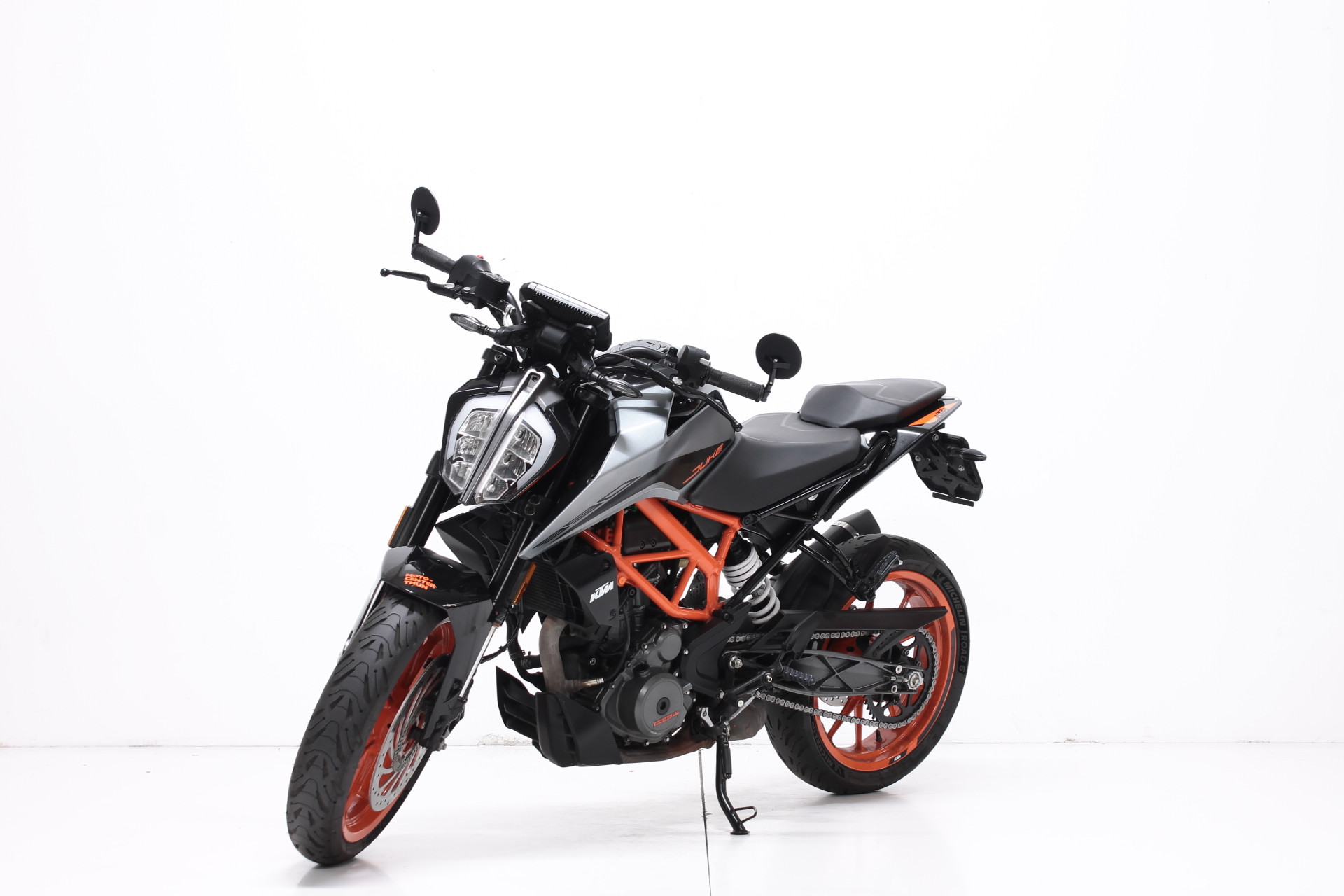 KTM 390 Duke-image-3